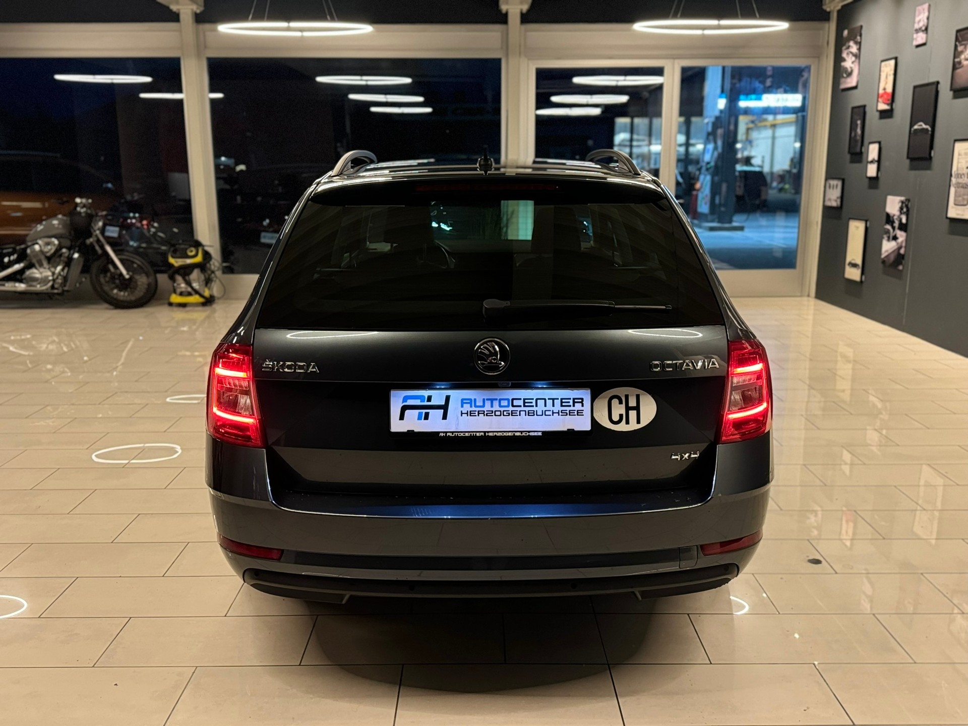 SKODA Octavia Combi 2.0 TDI Style 4x4-image-5