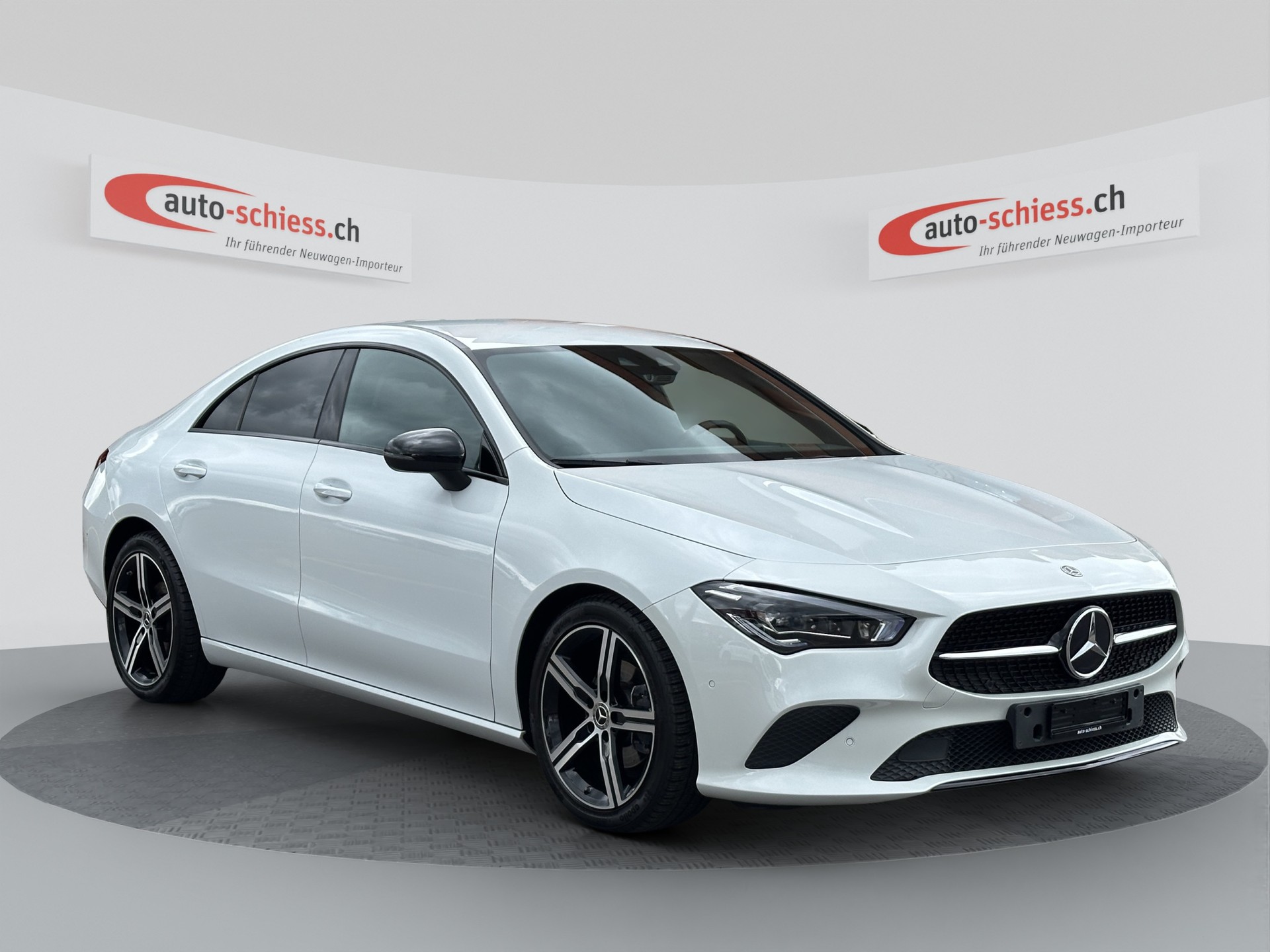 MERCEDES-BENZ CLA 180 Progressive Night 7G-DCT