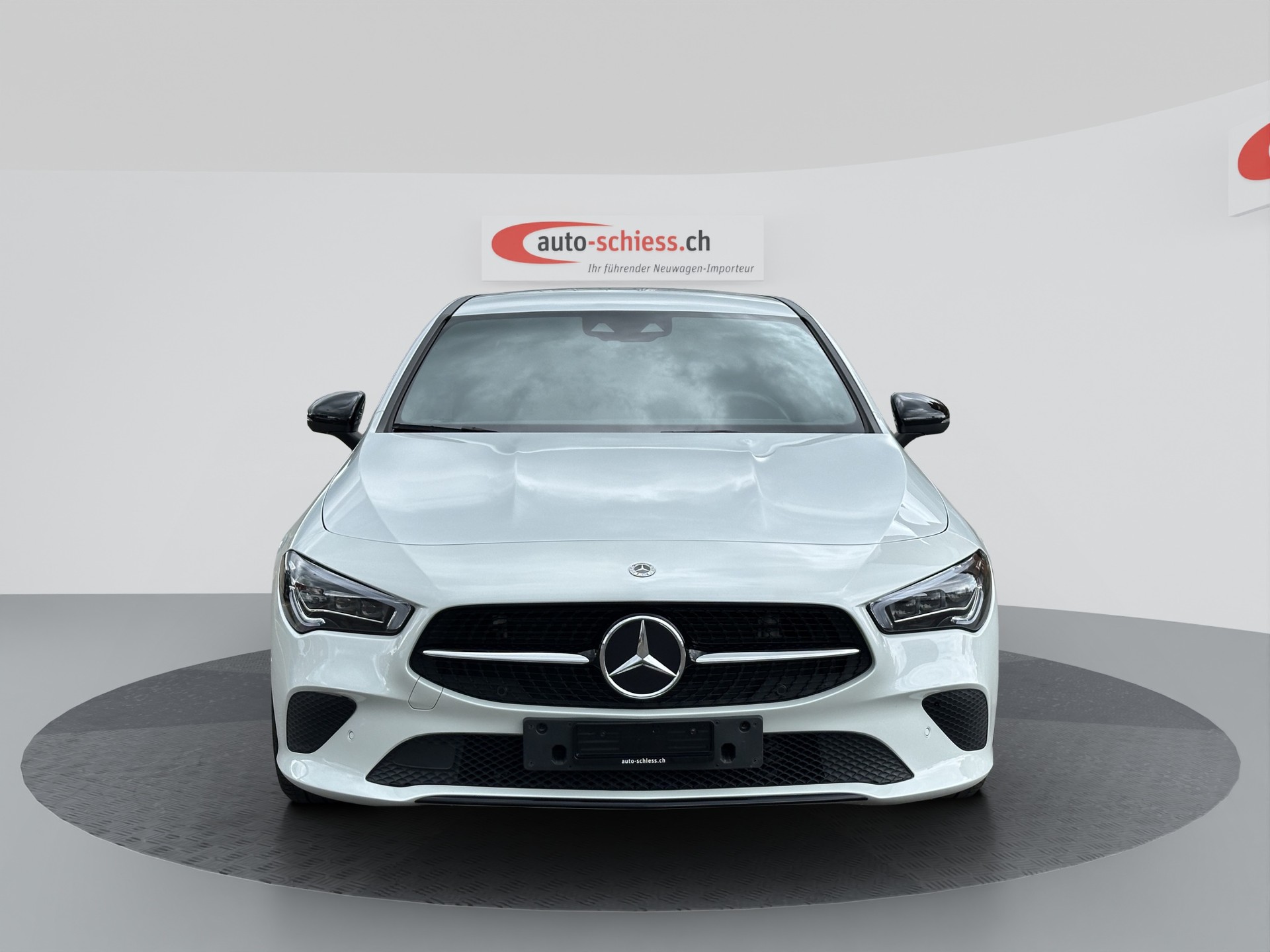MERCEDES-BENZ CLA 180 Progressive Night 7G-DCT-showroom-element-1