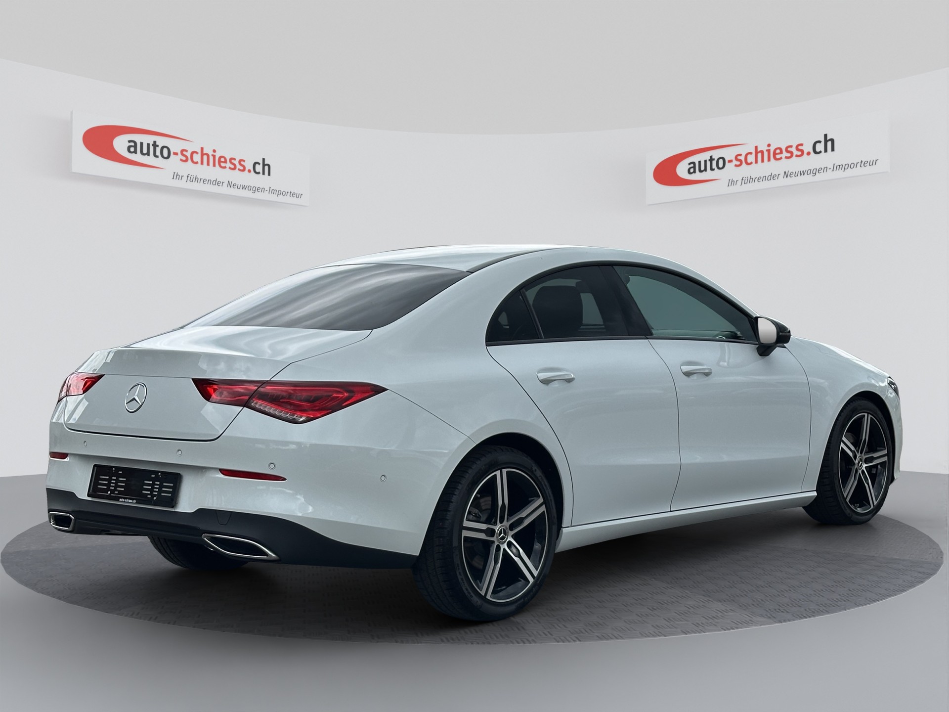 MERCEDES-BENZ CLA 180 Progressive Night 7G-DCT-image-4