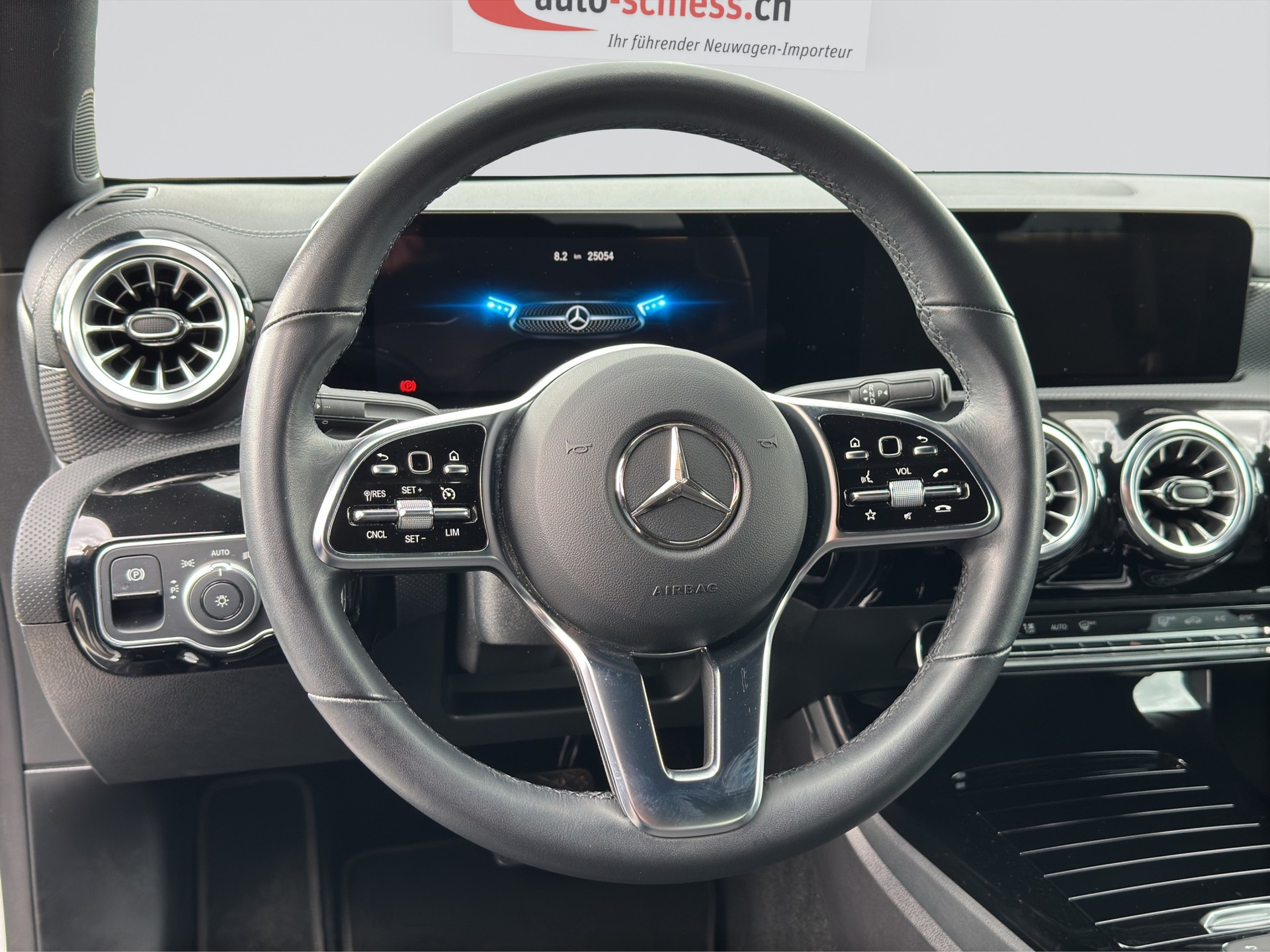 MERCEDES-BENZ CLA 180 Progressive Night 7G-DCT-image-9