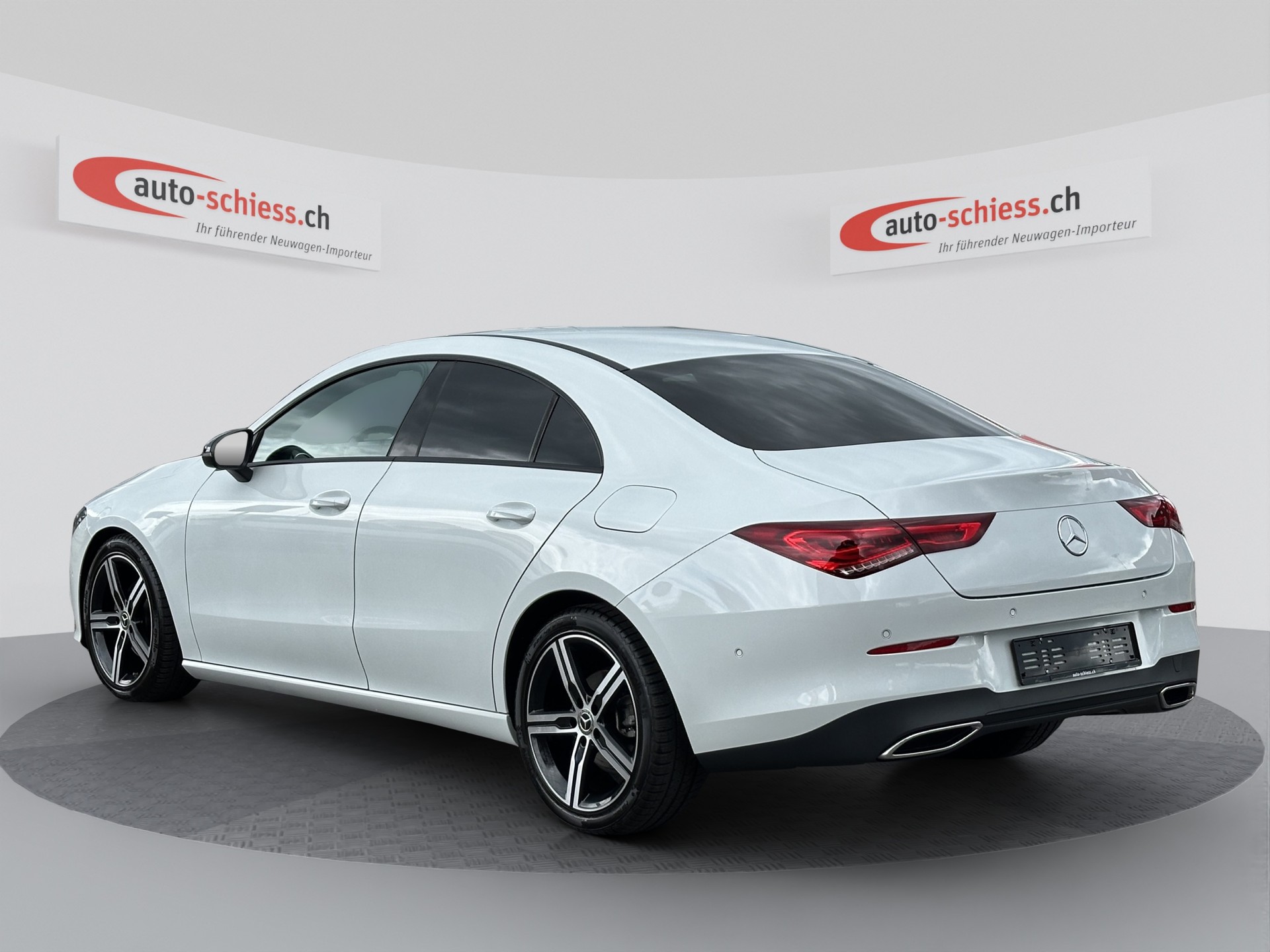 MERCEDES-BENZ CLA 180 Progressive Night 7G-DCT-showroom-element-2