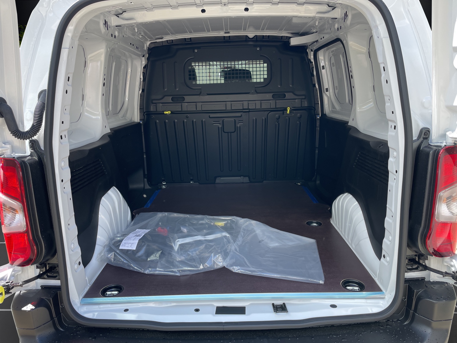 PEUGEOT Partner NEW 1.5 BlueHDI 130 S/S Kaw. 650 Standard-image-8