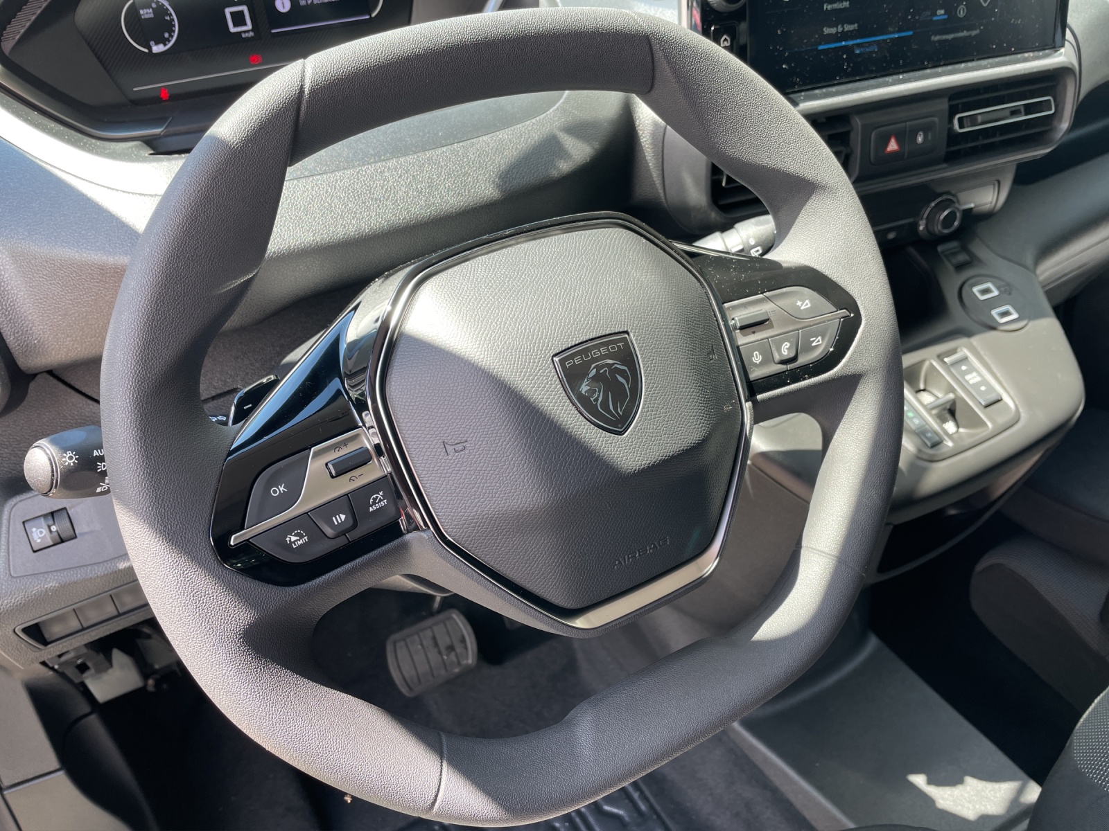 PEUGEOT Partner NEW 1.5 BlueHDI 130 S/S Kaw. 650 Standard-image-12