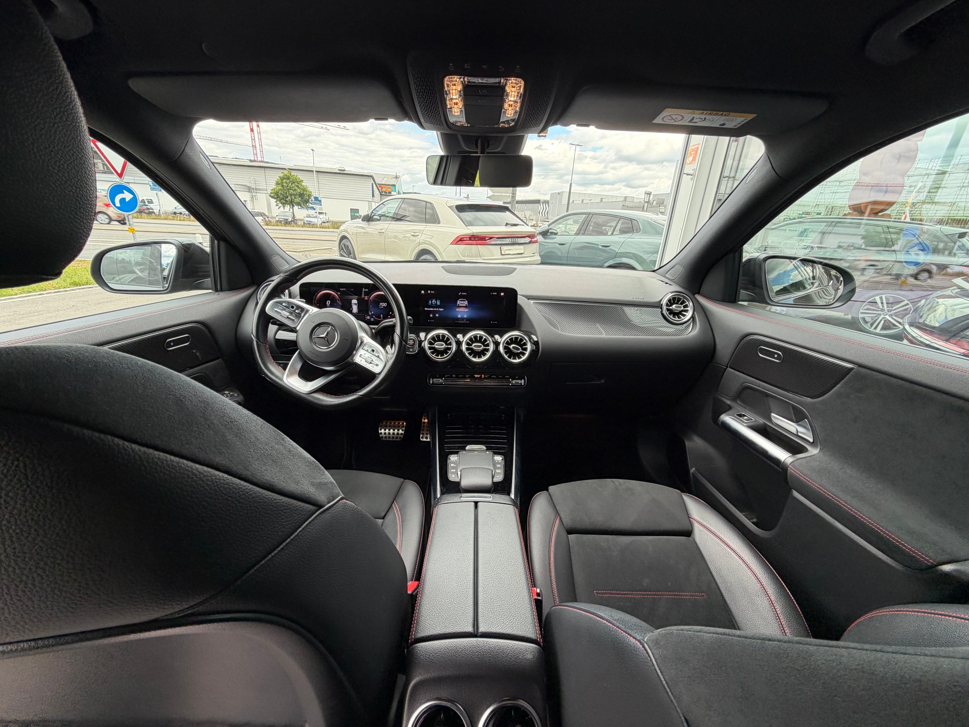 MERCEDES-BENZ GLA 250 4Matic AMG Line 8G-DCT-image-13