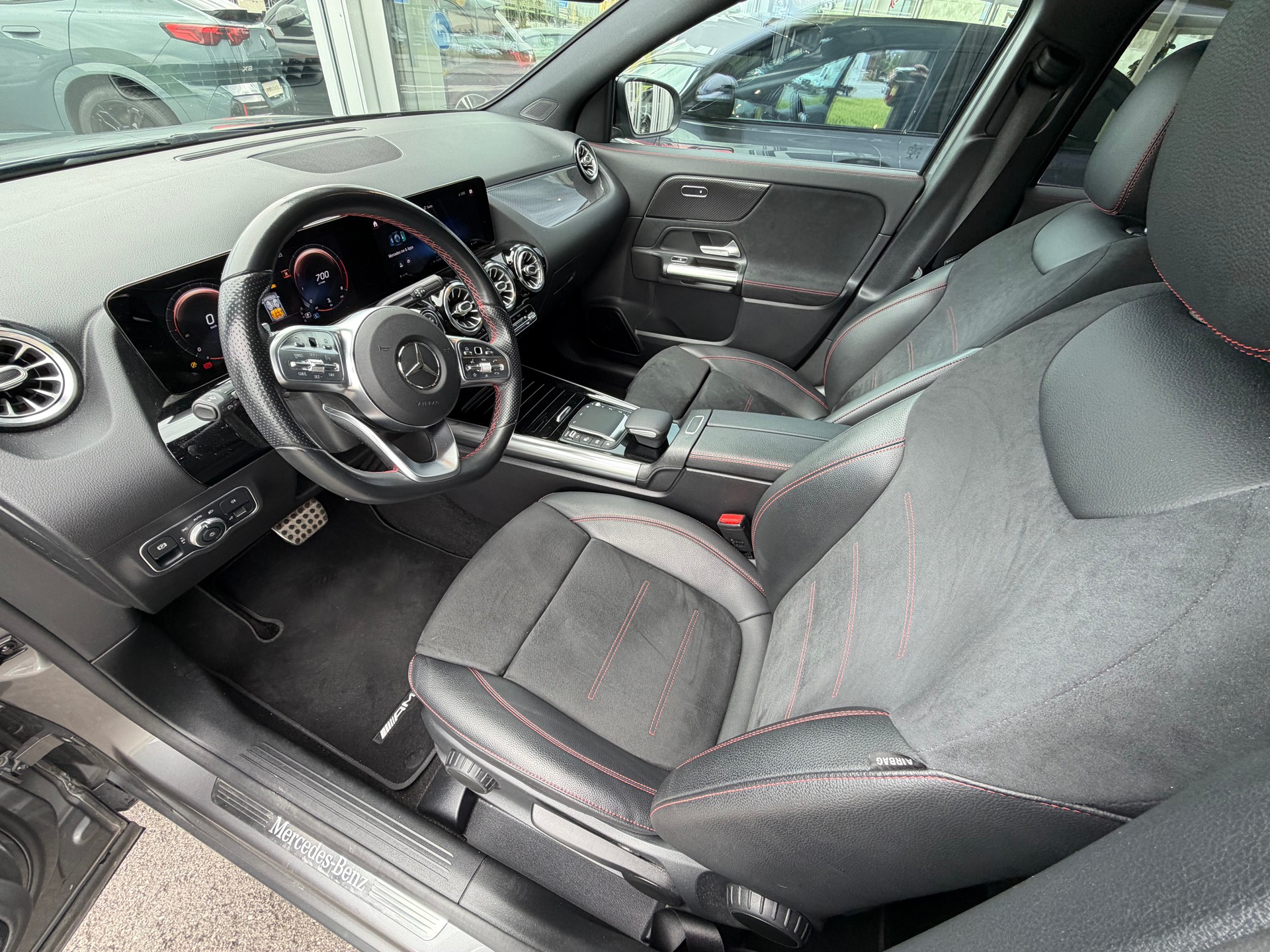 MERCEDES-BENZ GLA 250 4Matic AMG Line 8G-DCT-image-11