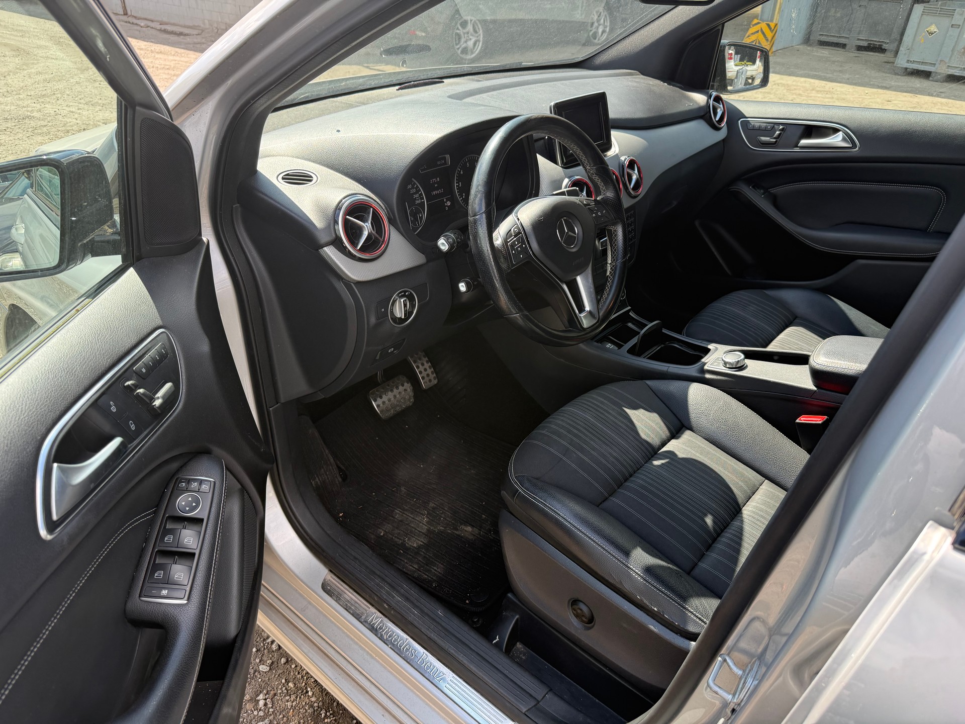 MERCEDES-BENZ B 200 7G-DCT-image-10