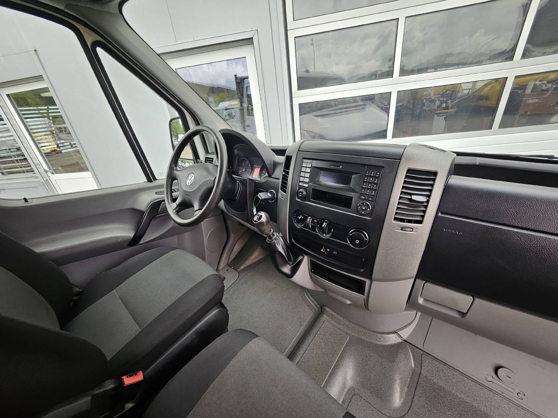 VW Crafter 35 DKab.-Ch. 3665 2.0 TDI 140 * Frischg ab MFK * Nutzlast von 1'176 KG * AHK *-image-8
