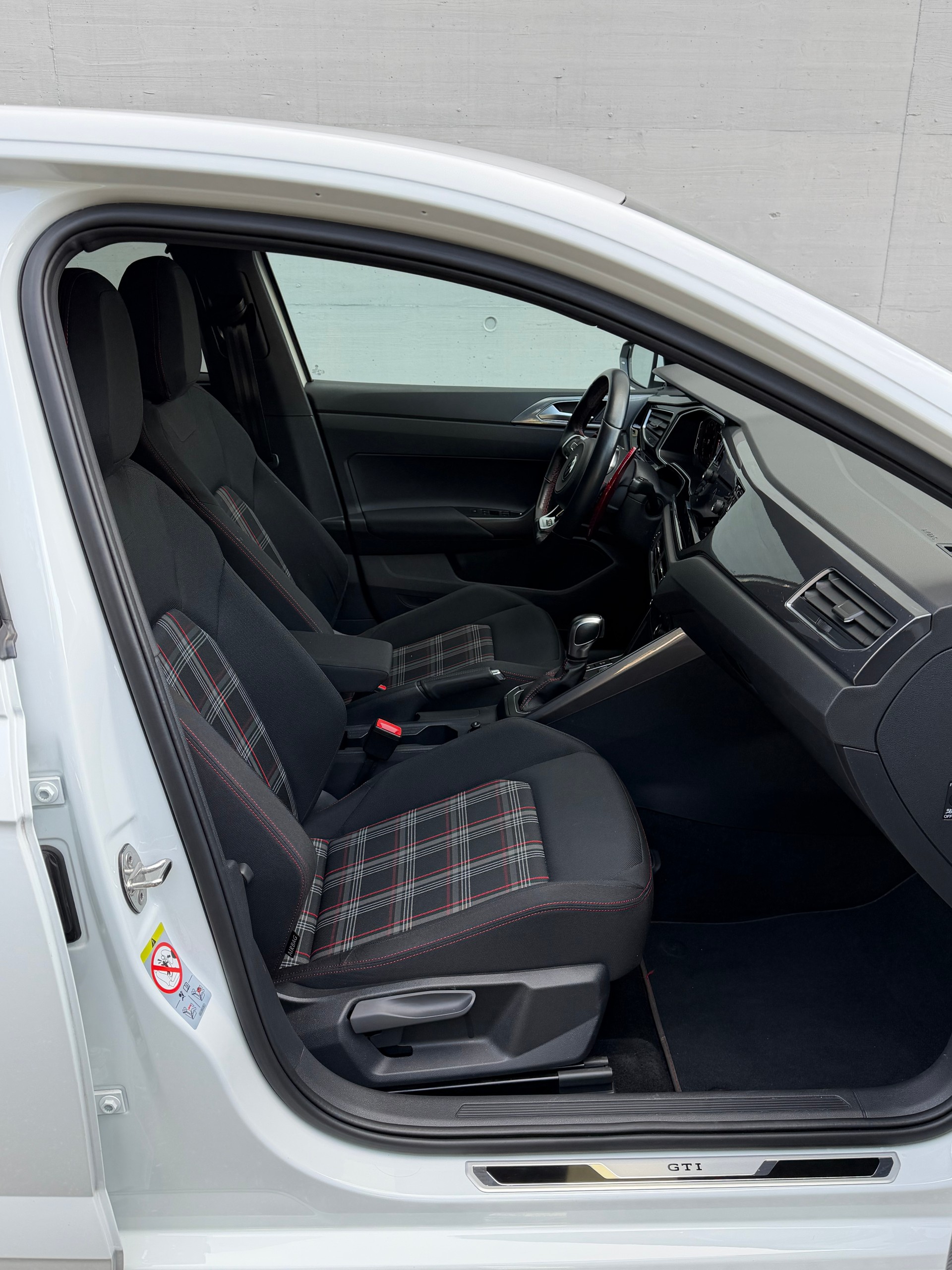 VW Polo 2.0 TSI GTI DSG-image-8