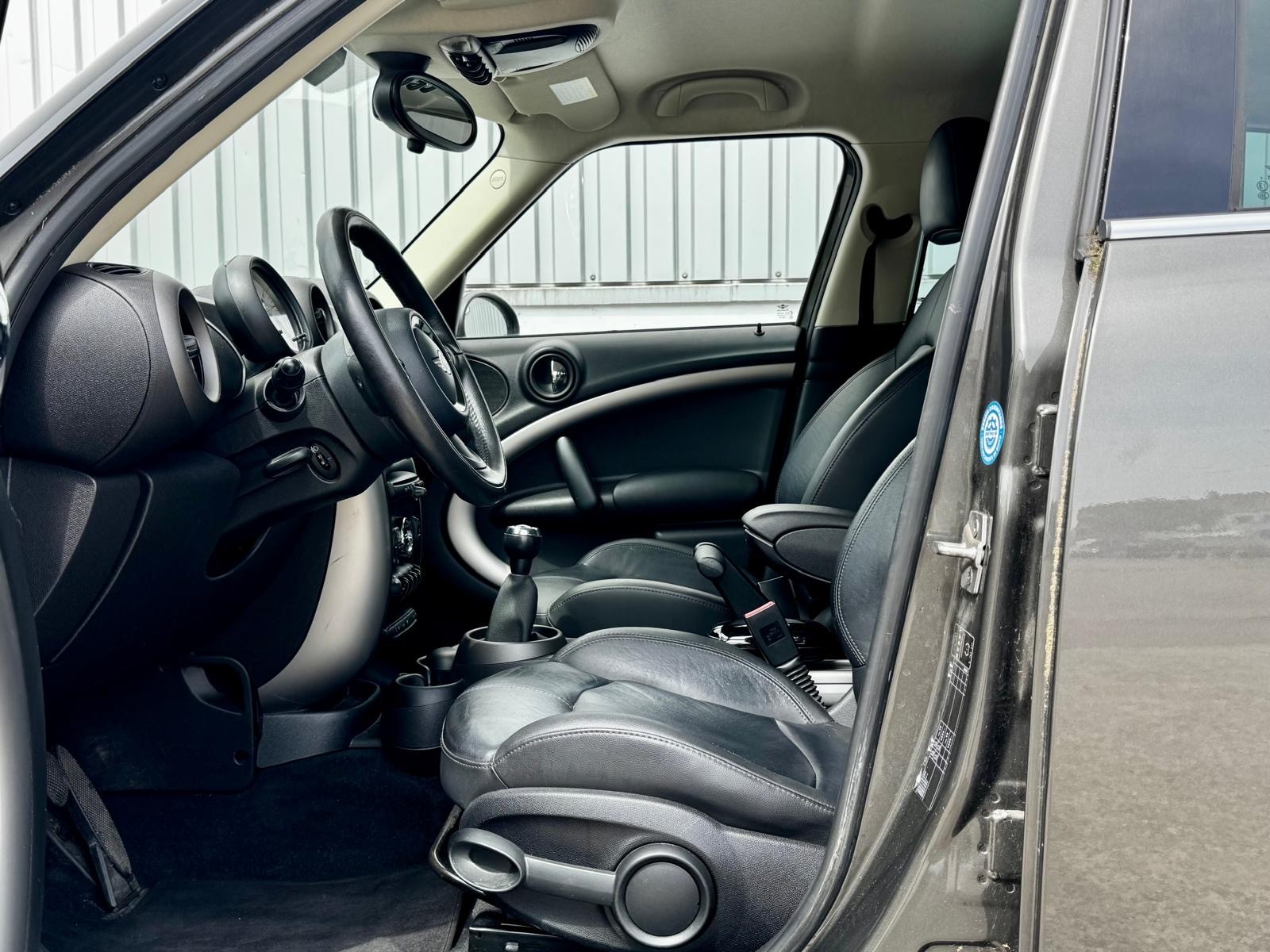 MINI Countryman Cooper FWD-image-9