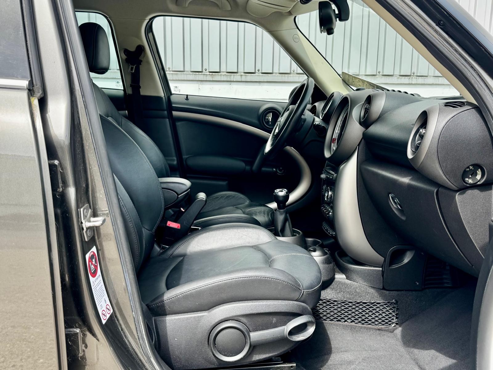 MINI Countryman Cooper FWD-image-10