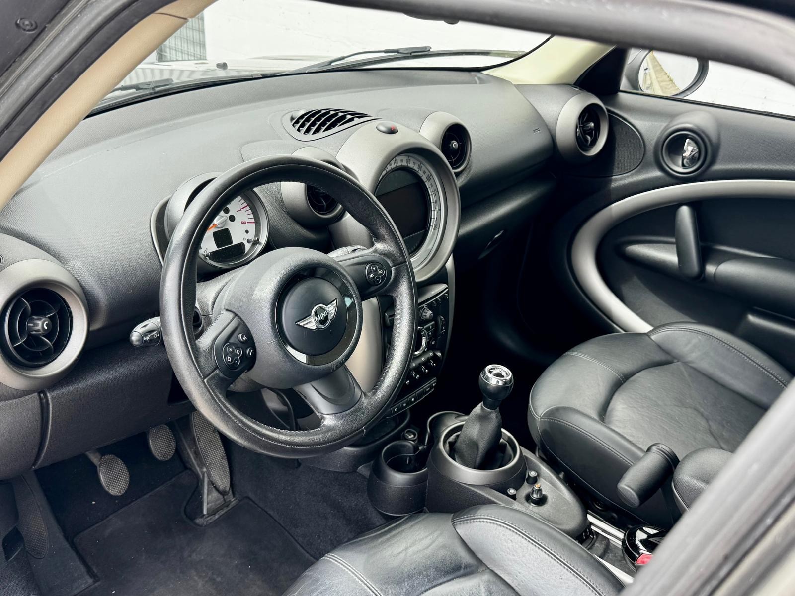 MINI Countryman Cooper FWD-image-8