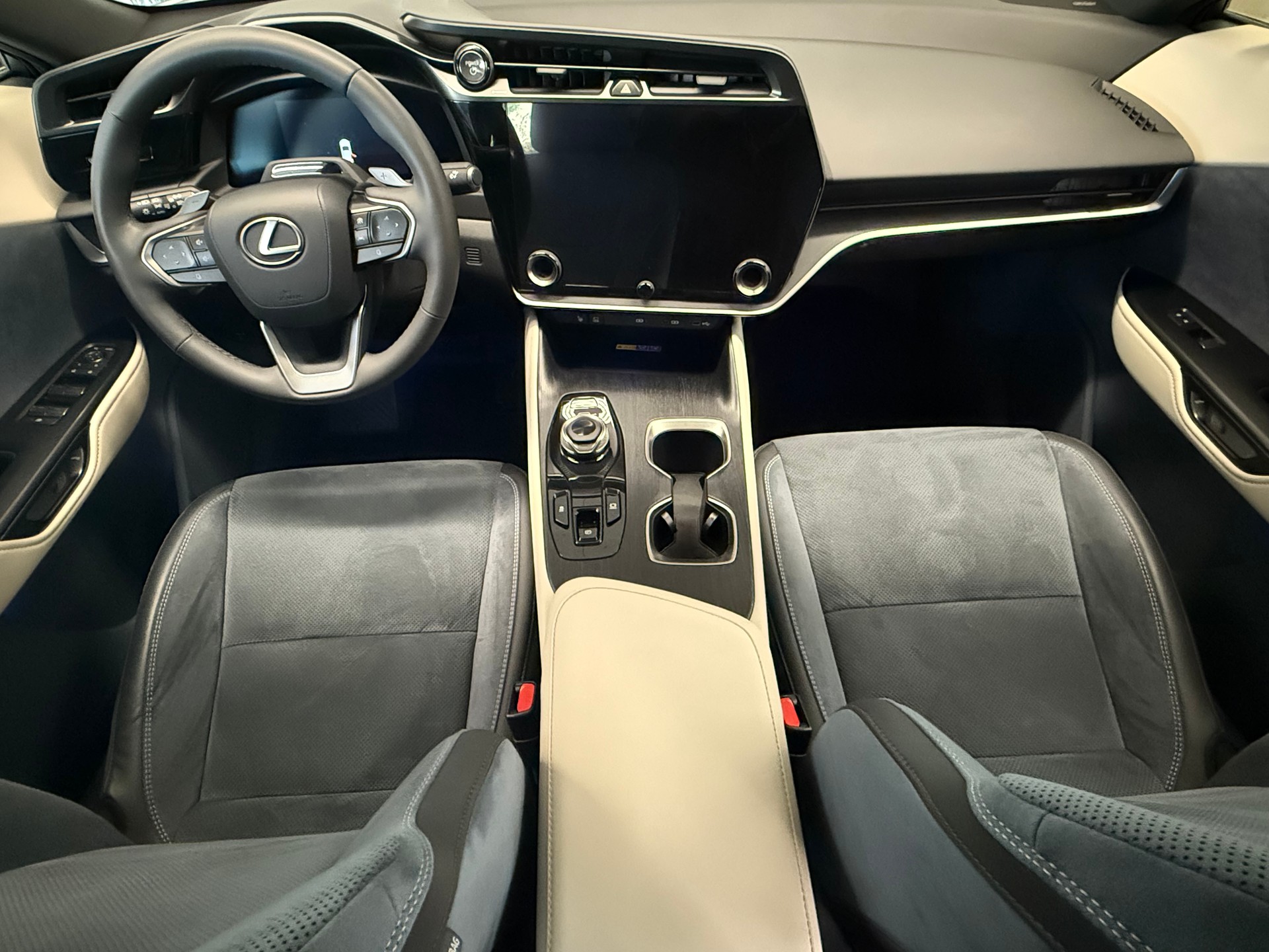 LEXUS RZ 450e 71,4 KW AWD Excellence-image-8