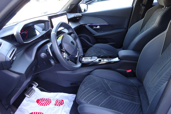 PEUGEOT 2008 1.2 145 MHEV GT-image-1