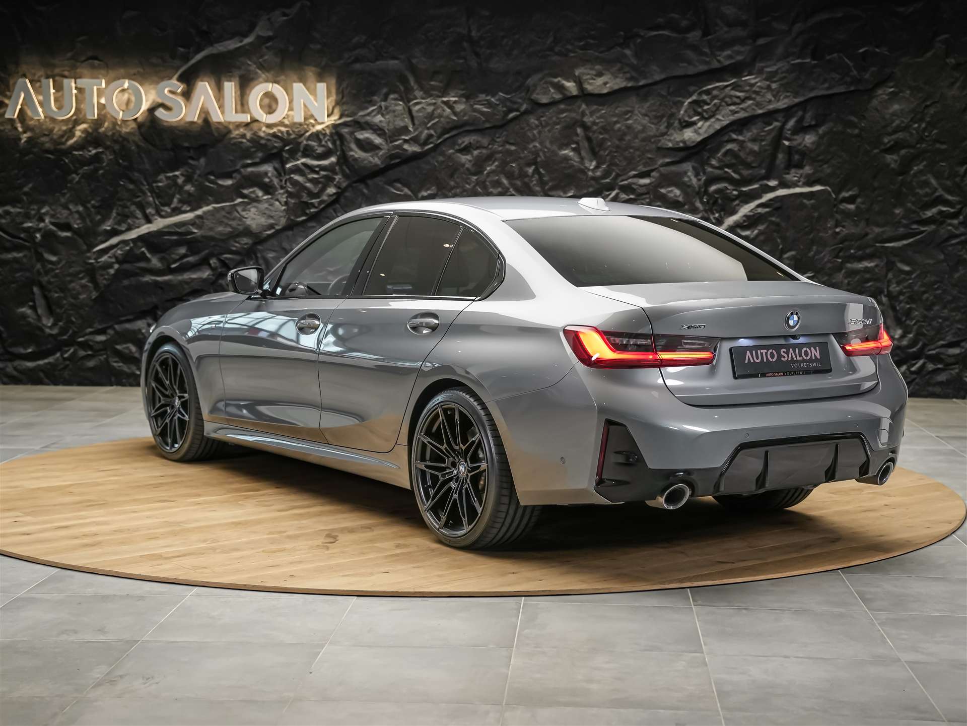 BMW 330d xDrive M Sport *Facelift*20"Zoll*Rückfahrkamera*-showroom-element-3