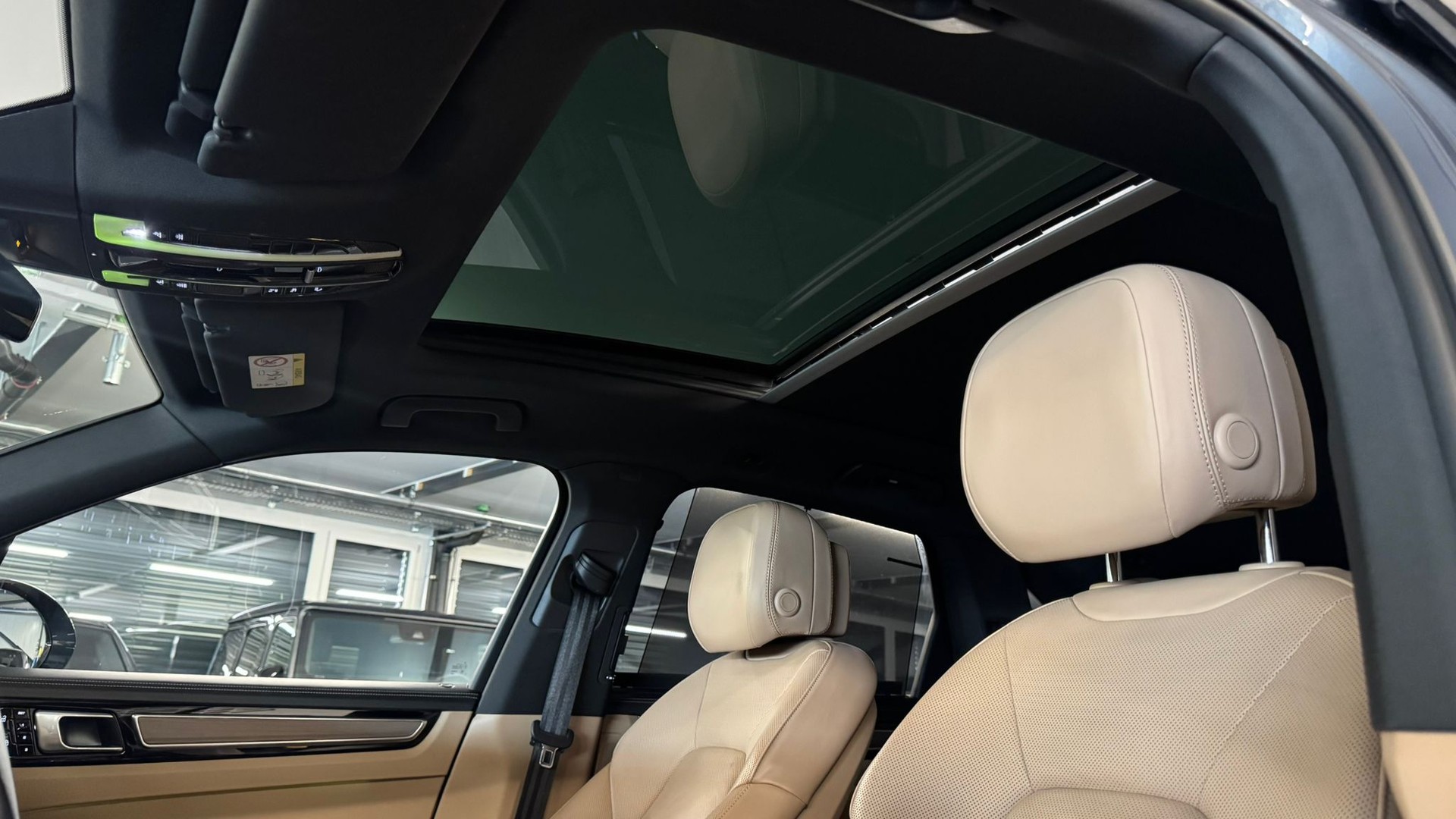 PORSCHE Cayenne E-Hybrid-image-15