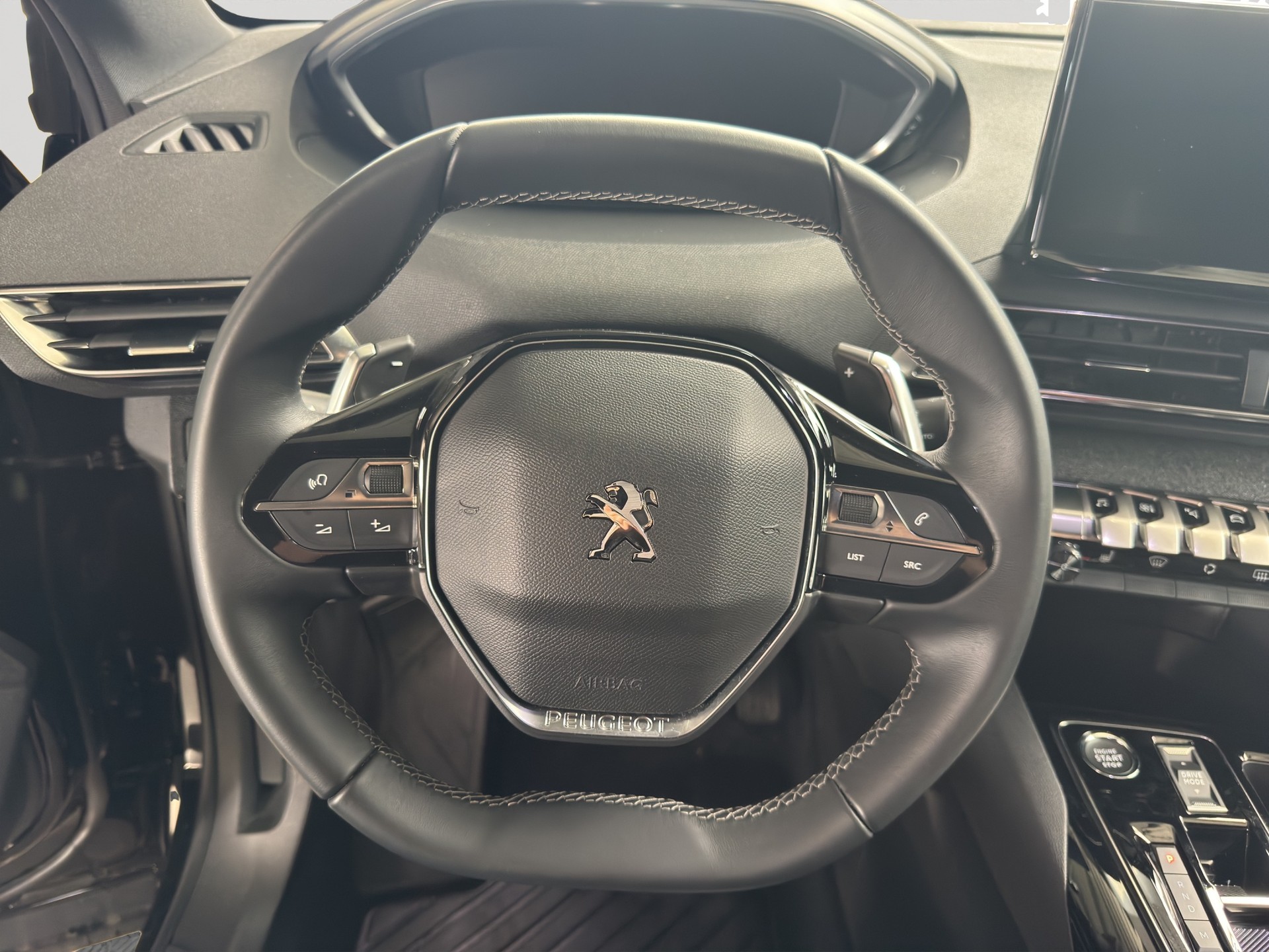 PEUGEOT 3008 1.2 PureTech Allure Pack EAT8-image-9