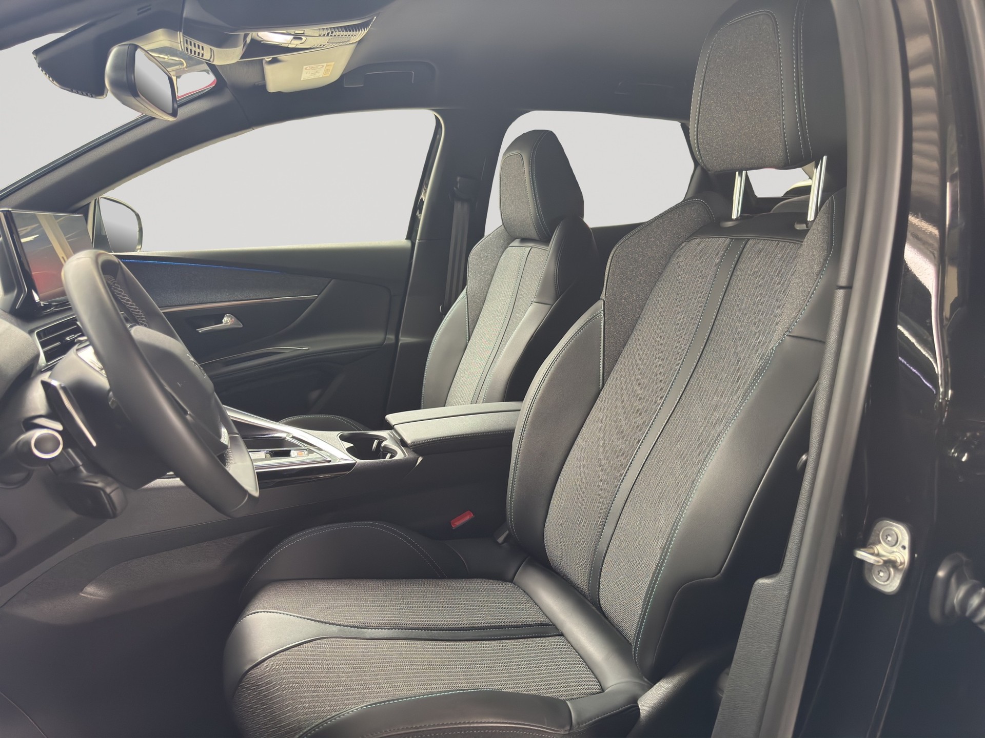 PEUGEOT 3008 1.2 PureTech Allure Pack EAT8-image-5