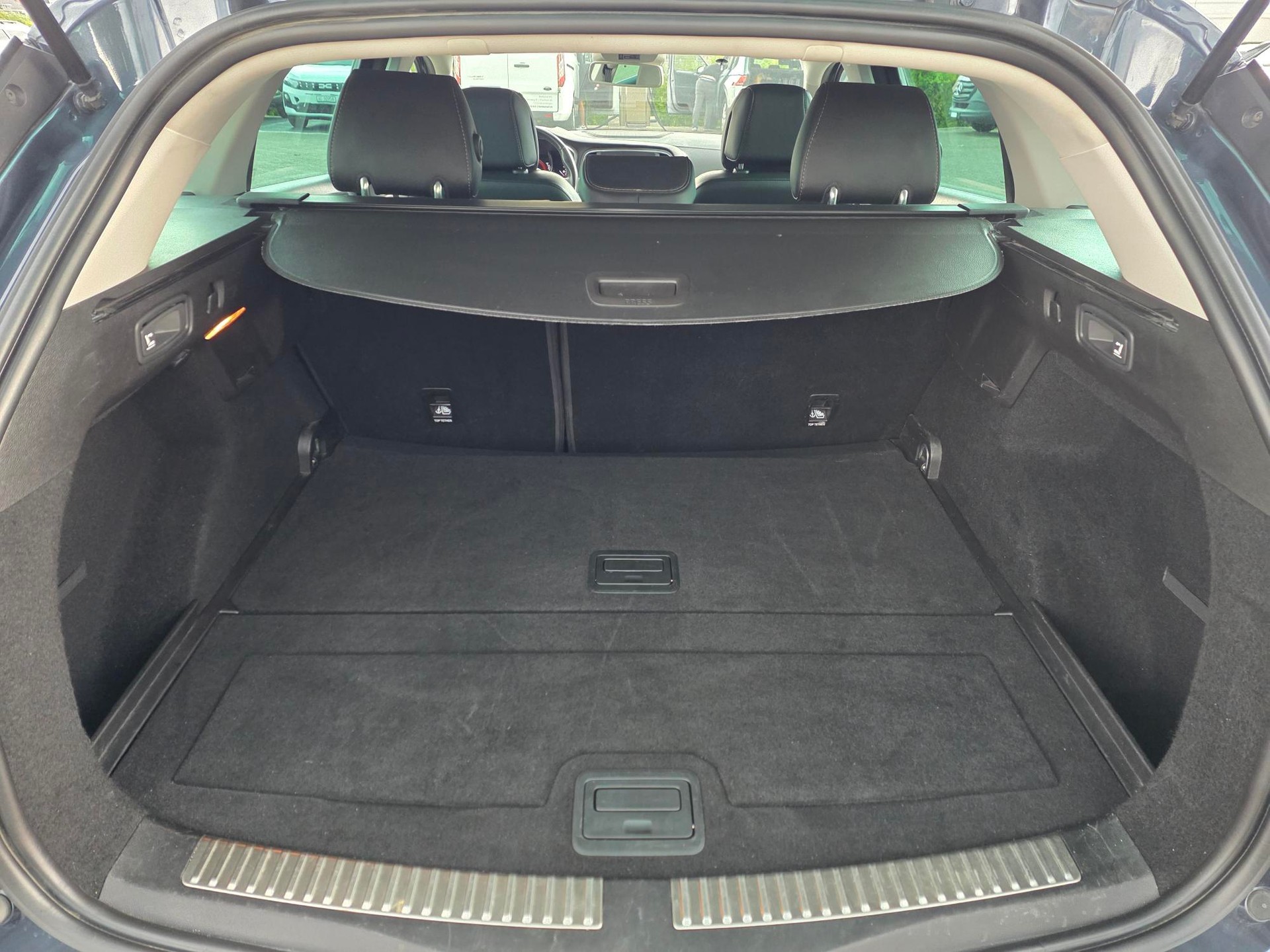 RENAULT Mégane GrT 1.2 TCe 130 90th An.EDC-image-9