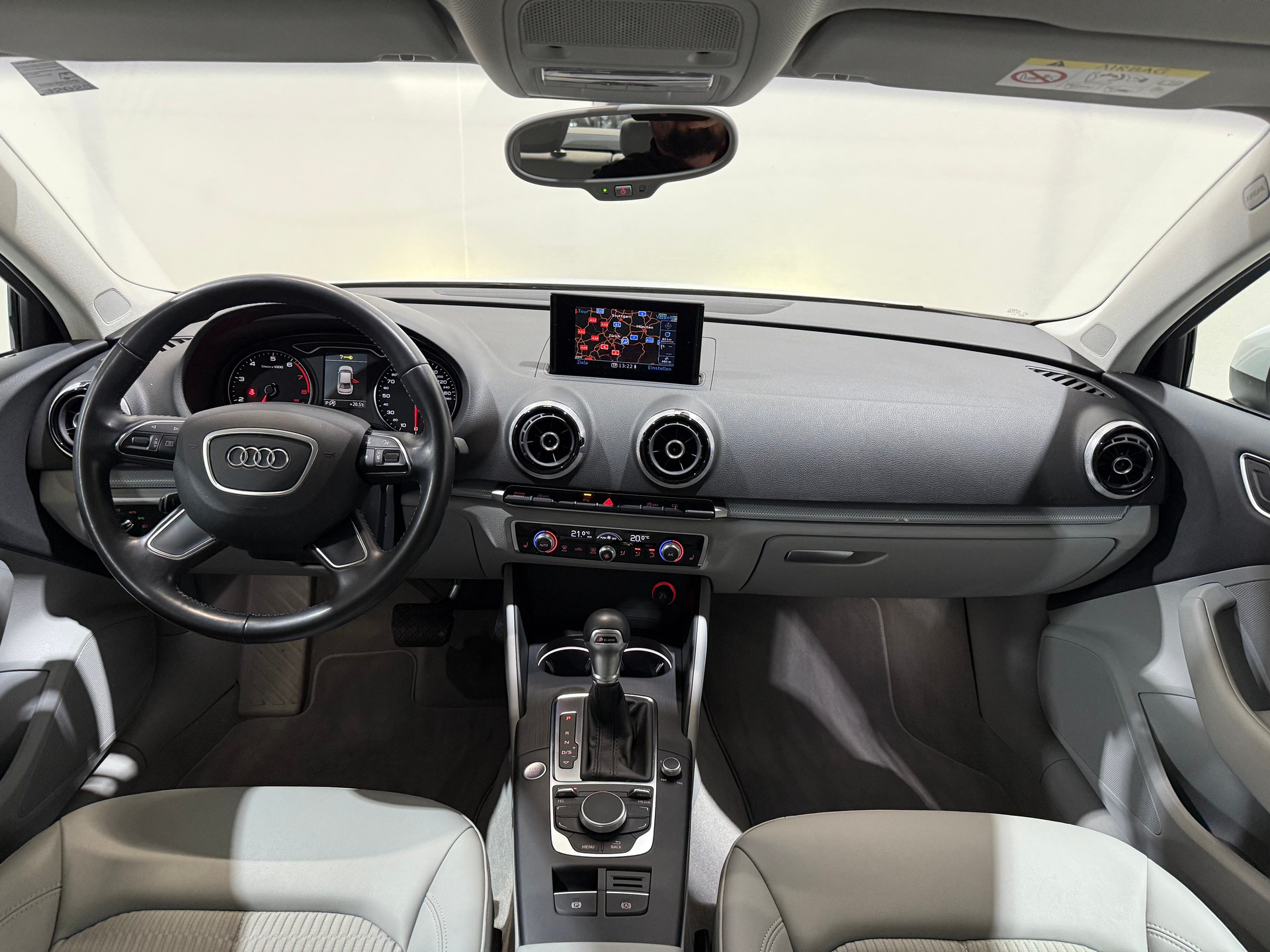 AUDI A3 Limousine 1.8 TFSI Ambiente S-tronic-image-11