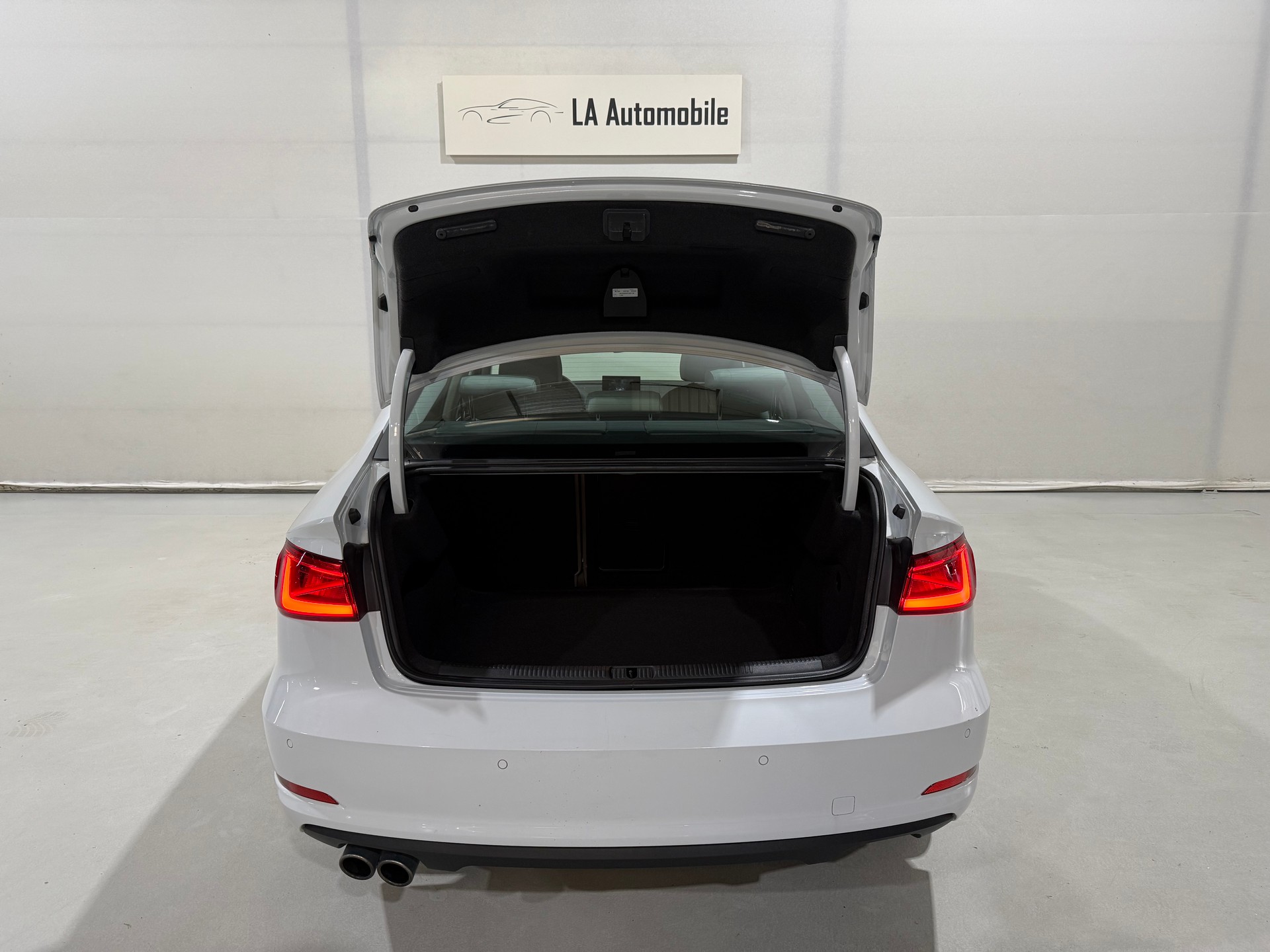 AUDI A3 Limousine 1.8 TFSI Ambiente S-tronic-image-10