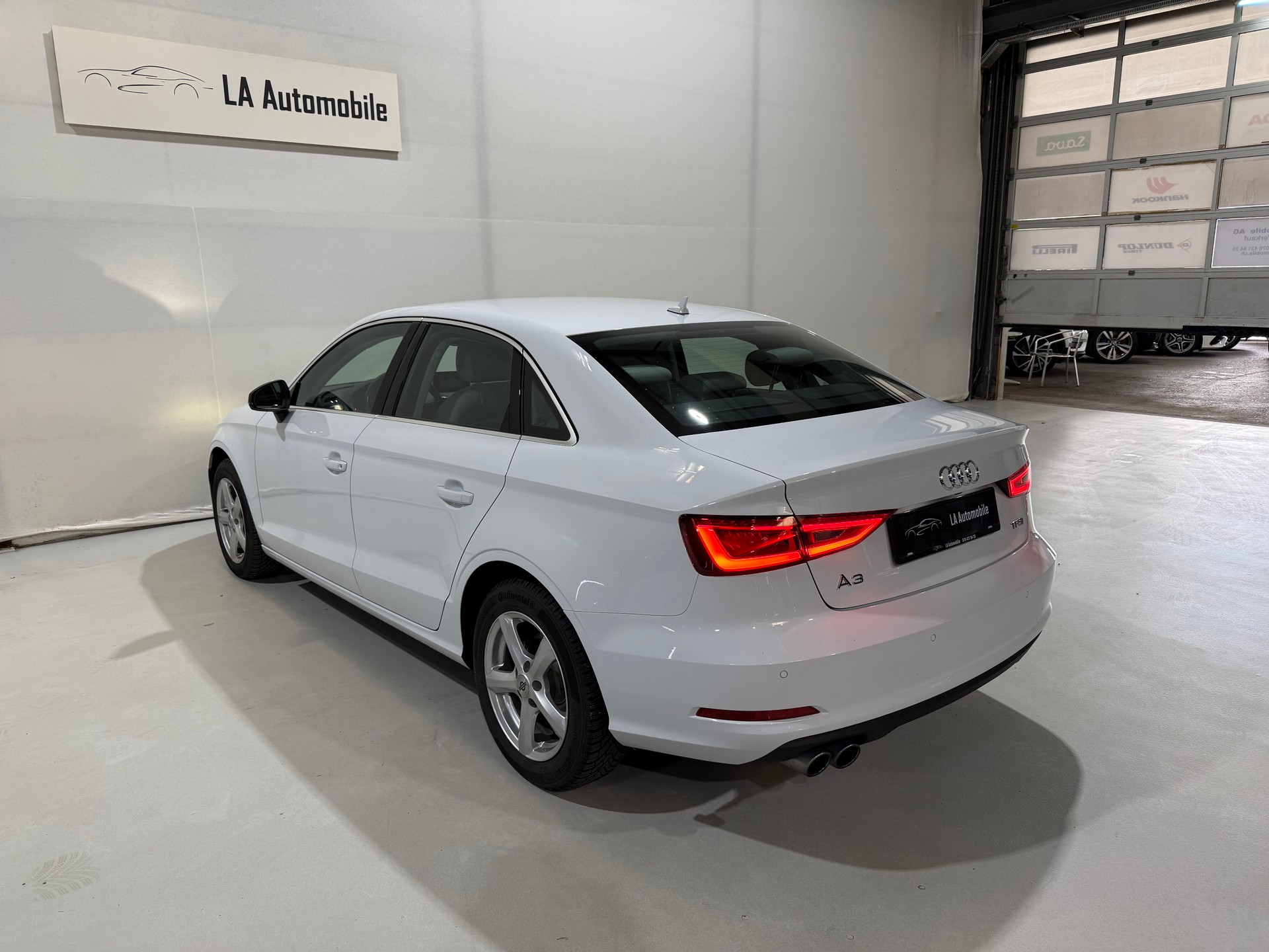 AUDI A3 Limousine 1.8 TFSI Ambiente S-tronic-image-9