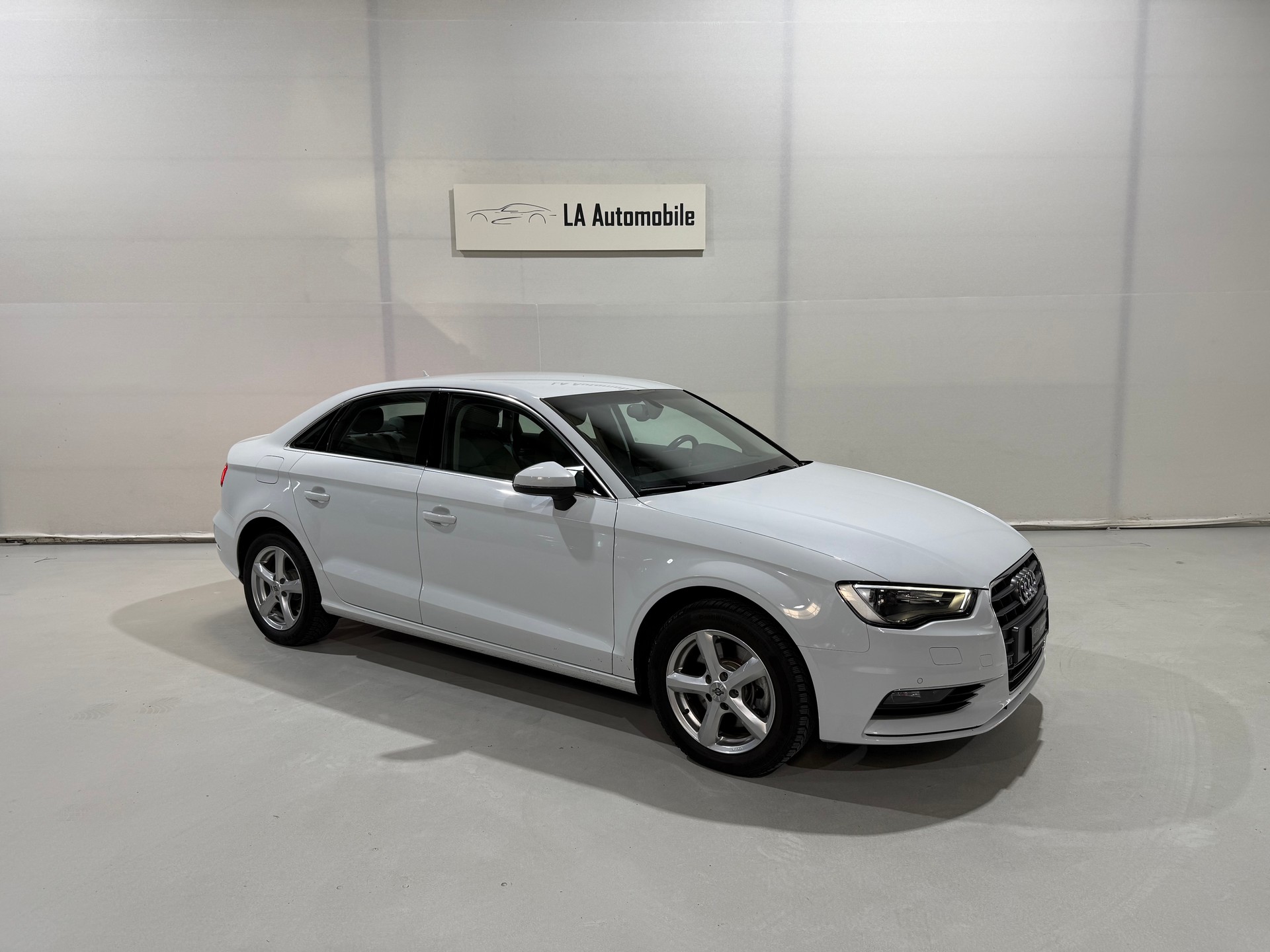AUDI A3 Limousine 1.8 TFSI Ambiente S-tronic-image-6