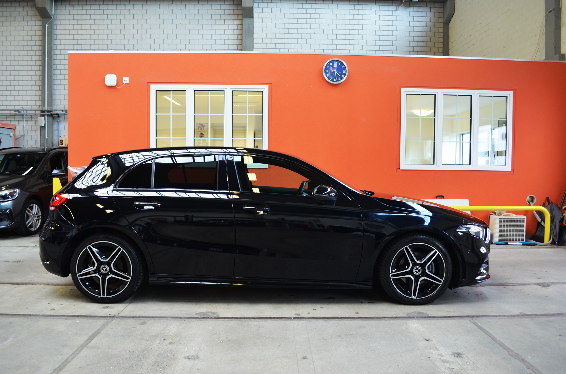 MERCEDES-BENZ A 180 d AMG Line 8G-DCT-image-3