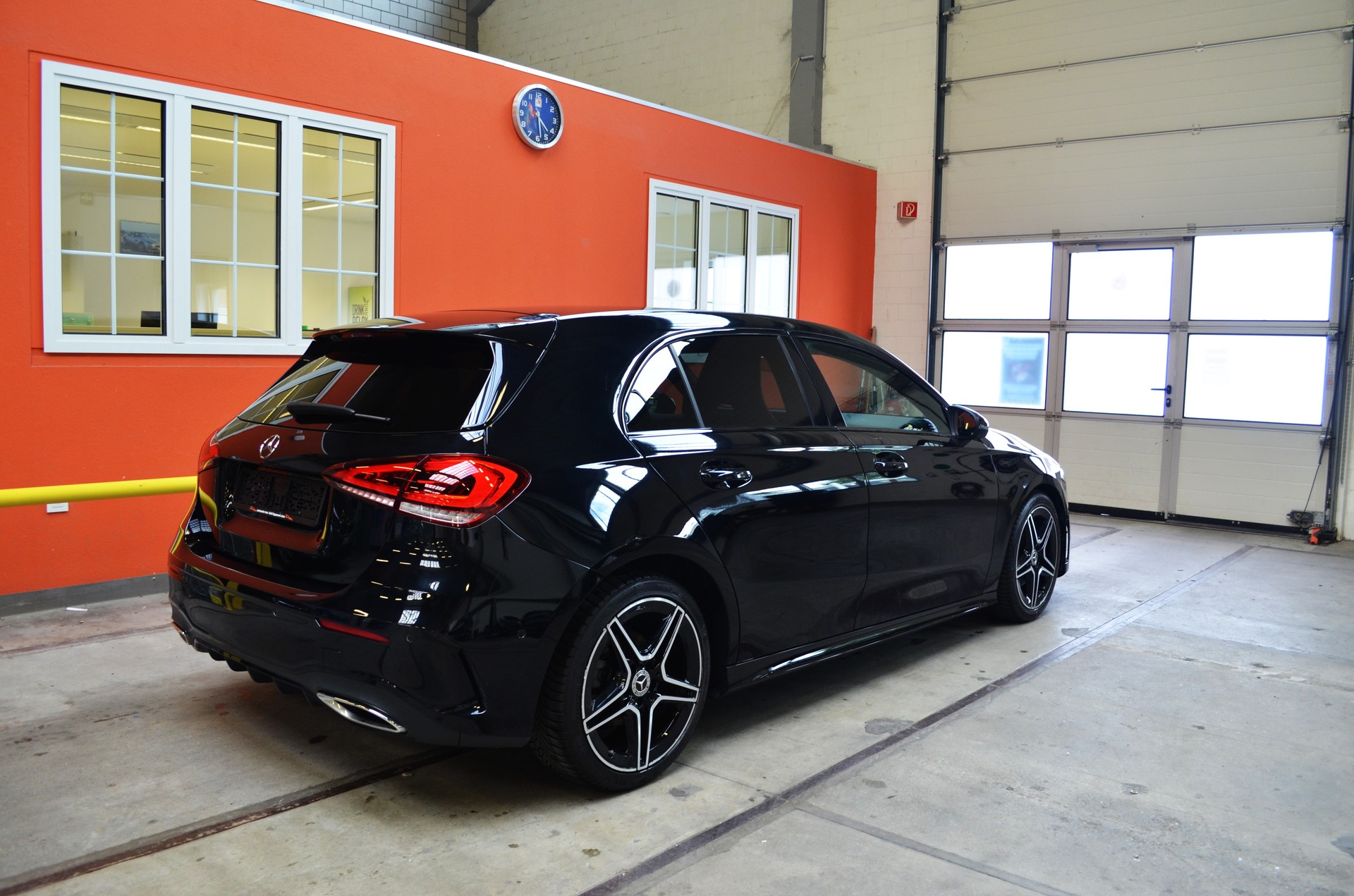 MERCEDES-BENZ A 180 d AMG Line 8G-DCT-image-4