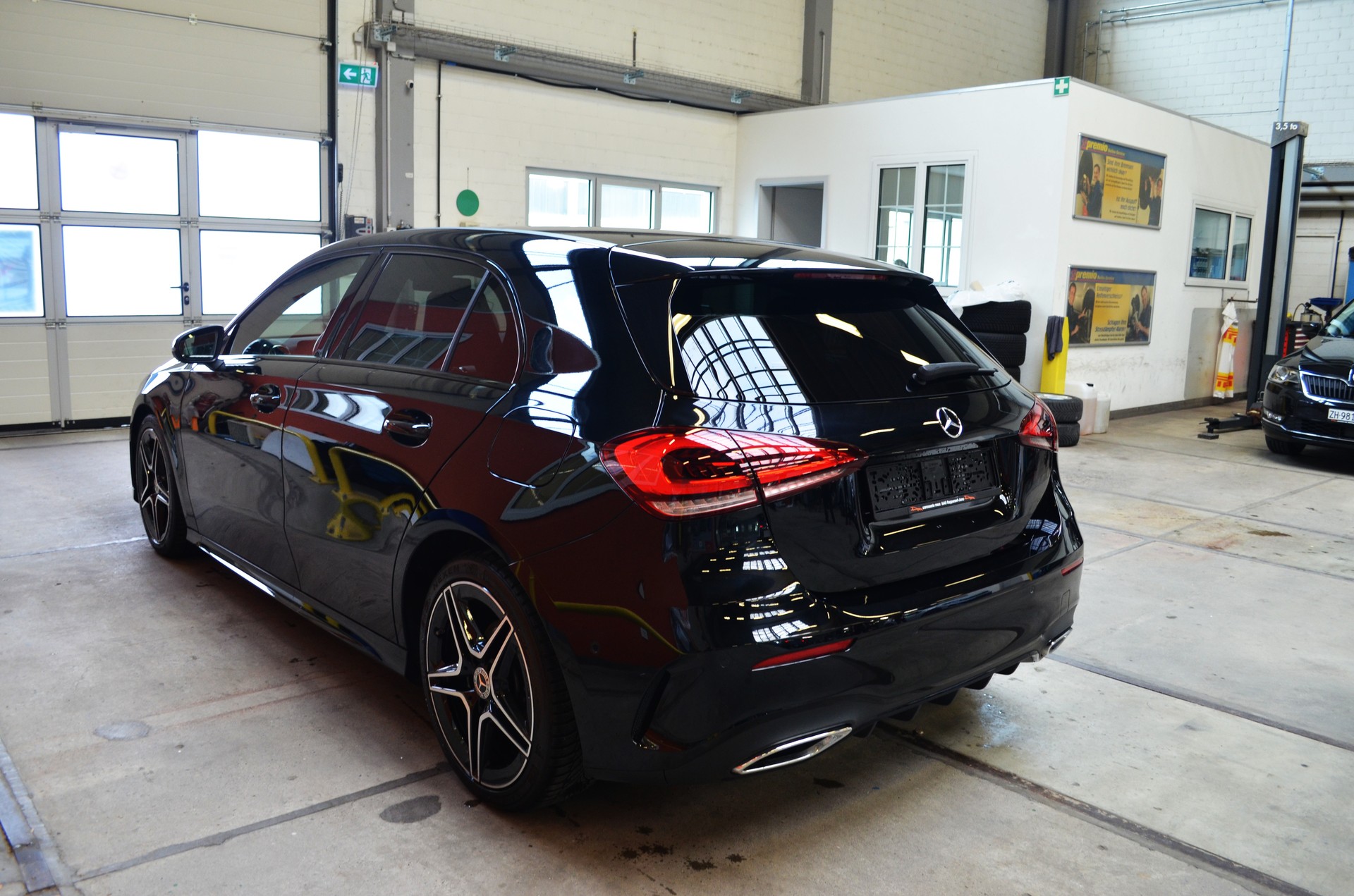 MERCEDES-BENZ A 180 d AMG Line 8G-DCT-image-6