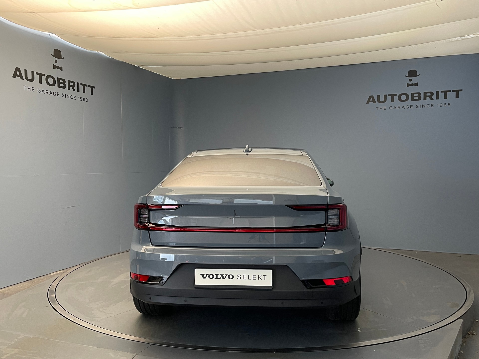 POLESTAR 2 Long Range Dual Motor-showroom-element-1