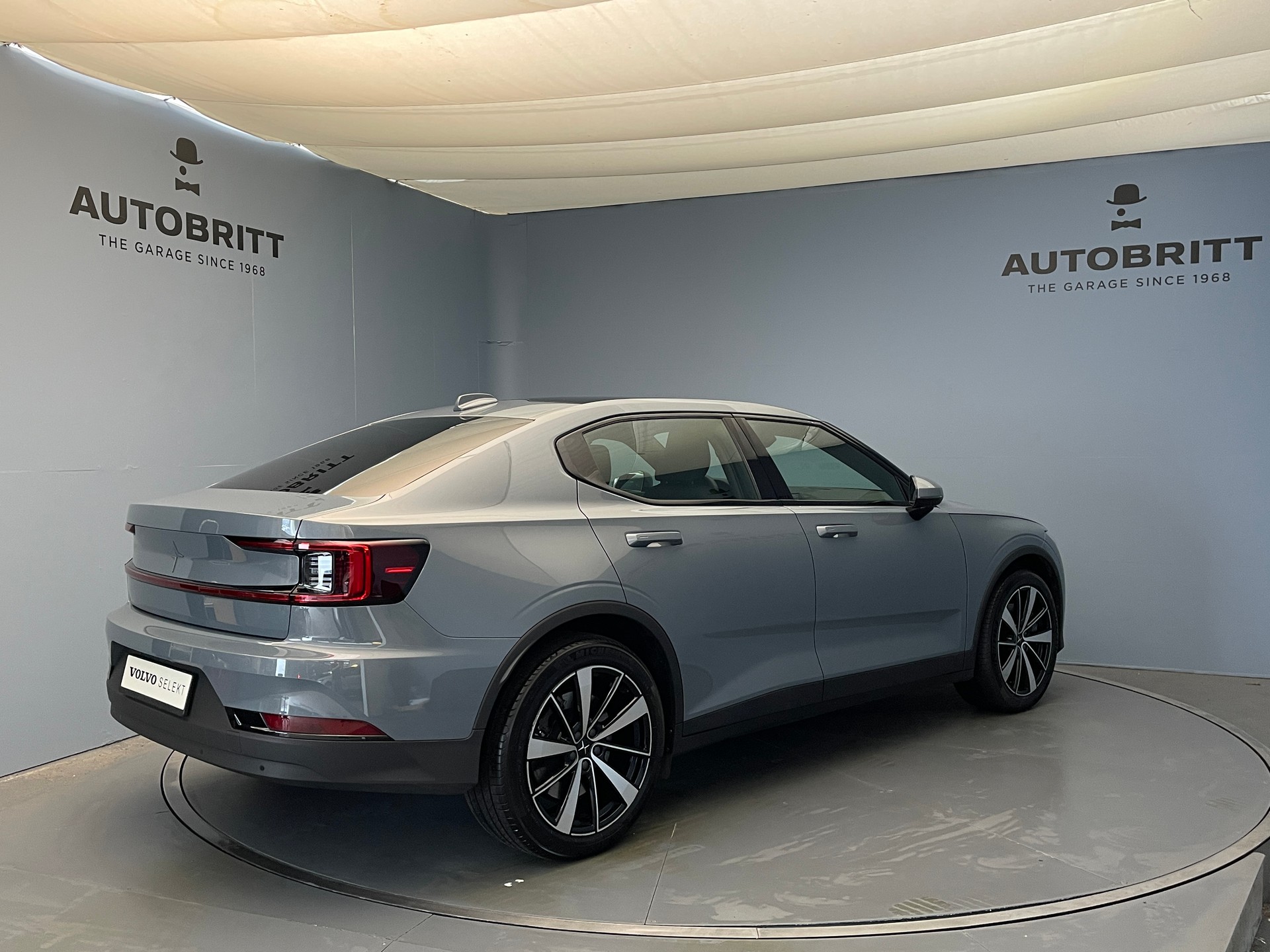 POLESTAR 2 Long Range Dual Motor-showroom-element-2