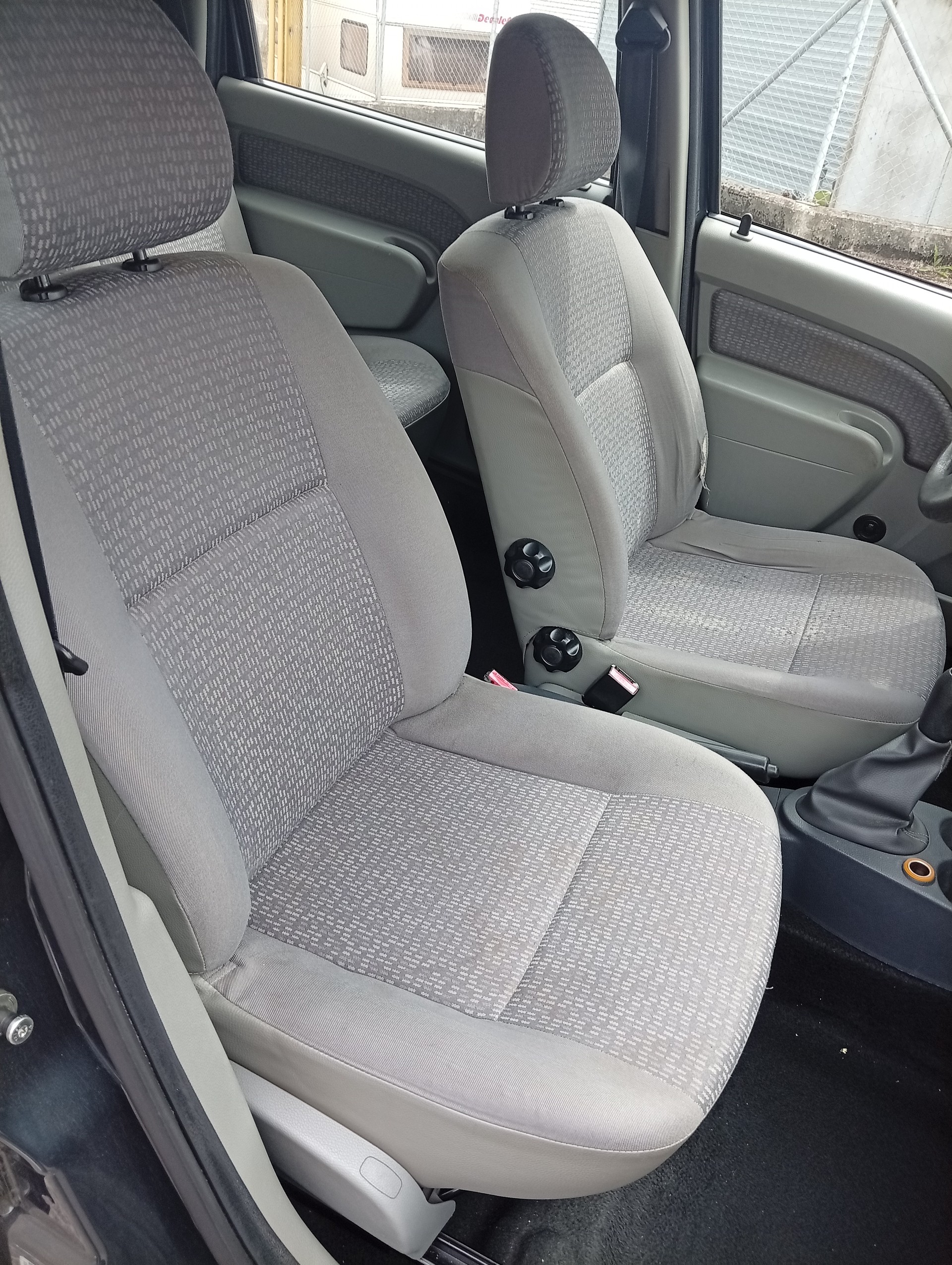 DACIA Logan 1.6 16V Lauréate-image-11
