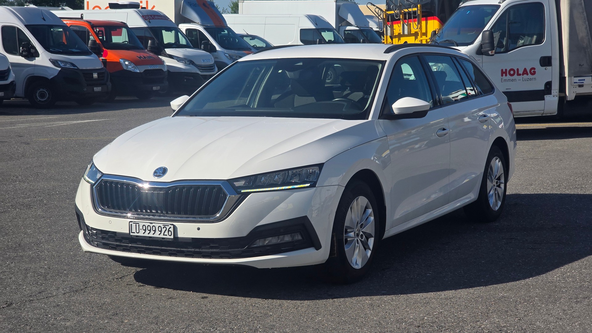 SKODA Octavia Combi 2.0 TDI DSG Ambition-showroom-element-2
