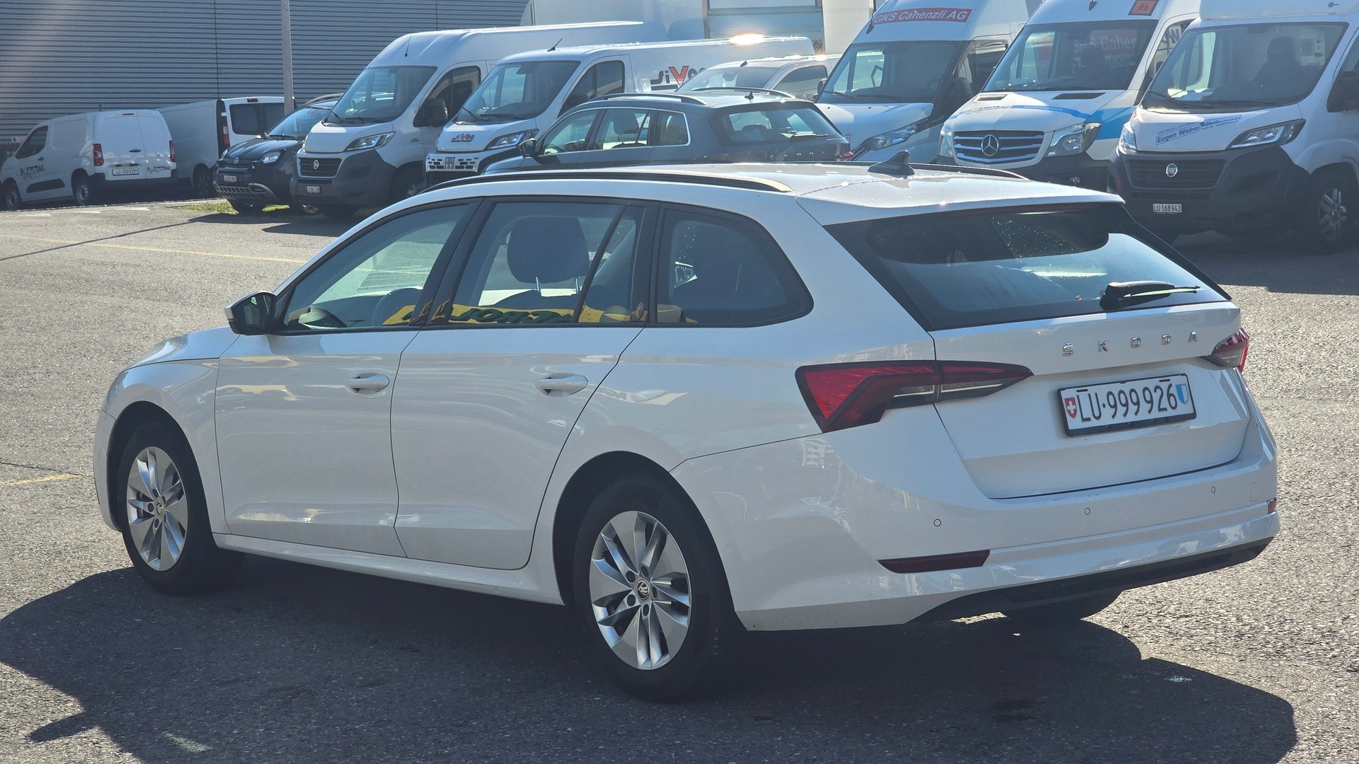 SKODA Octavia Combi 2.0 TDI DSG Ambition-image-4