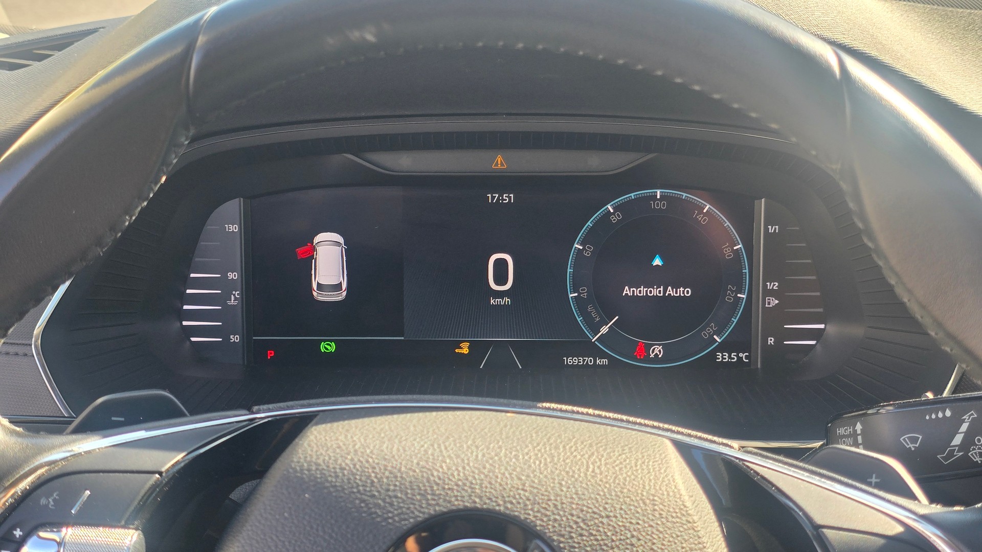 SKODA Octavia Combi 2.0 TDI DSG Ambition-image-13