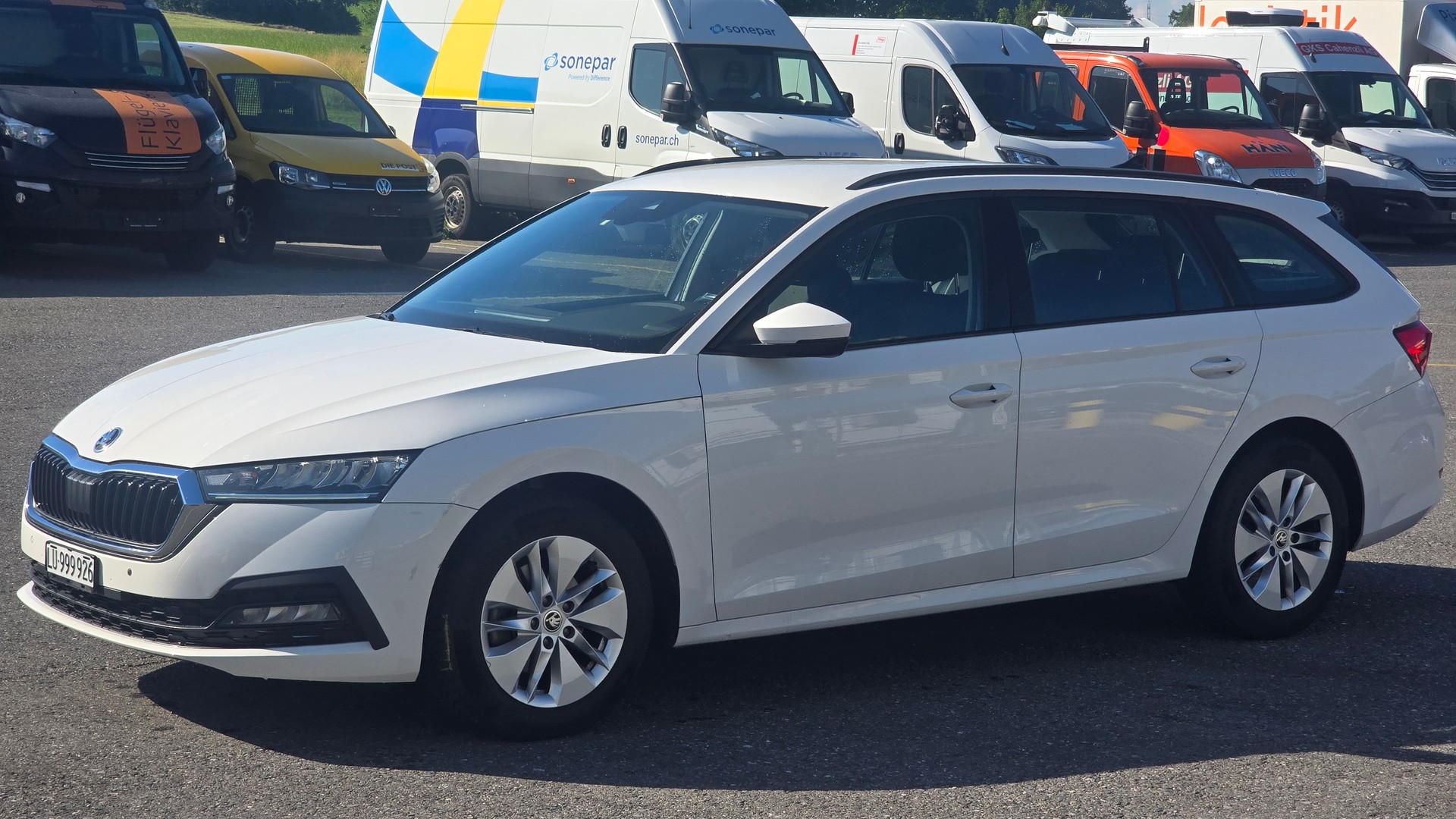 SKODA Octavia Combi 2.0 TDI DSG Ambition-showroom-element-3