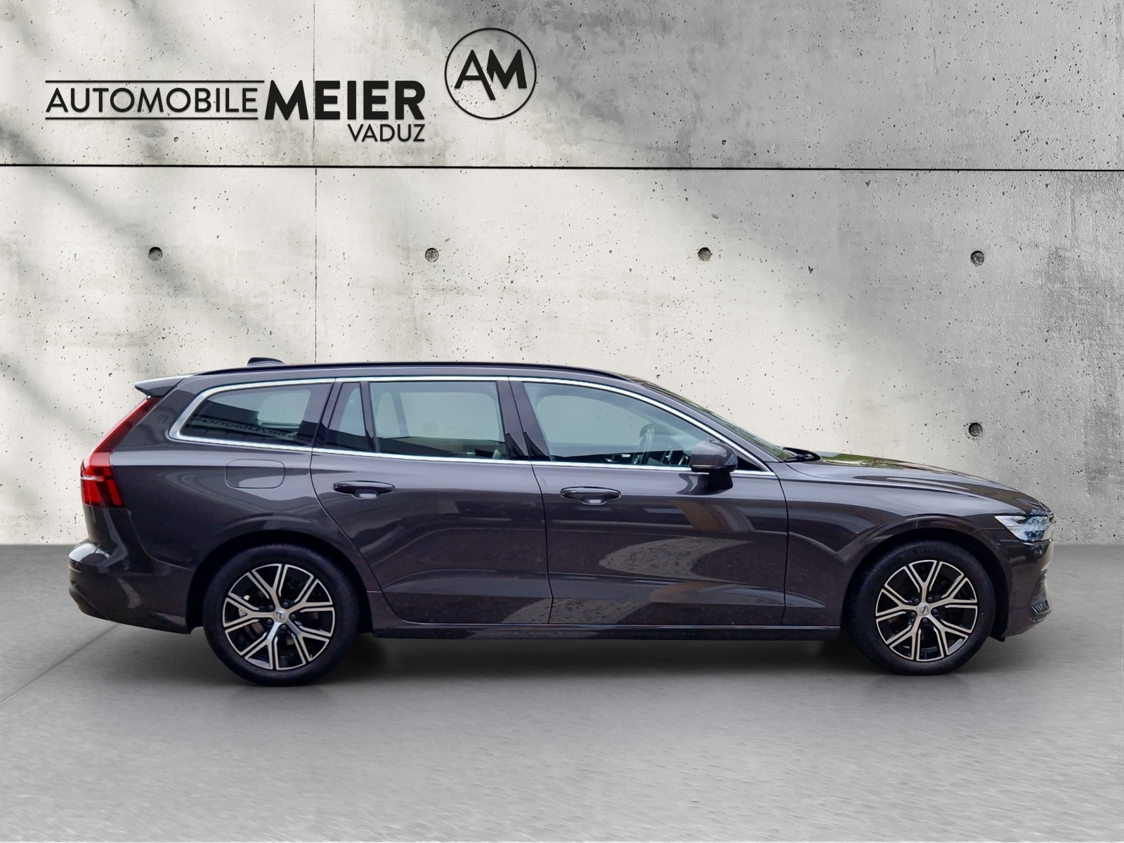 VOLVO V60 2.0 B3 Core-showroom-element-3