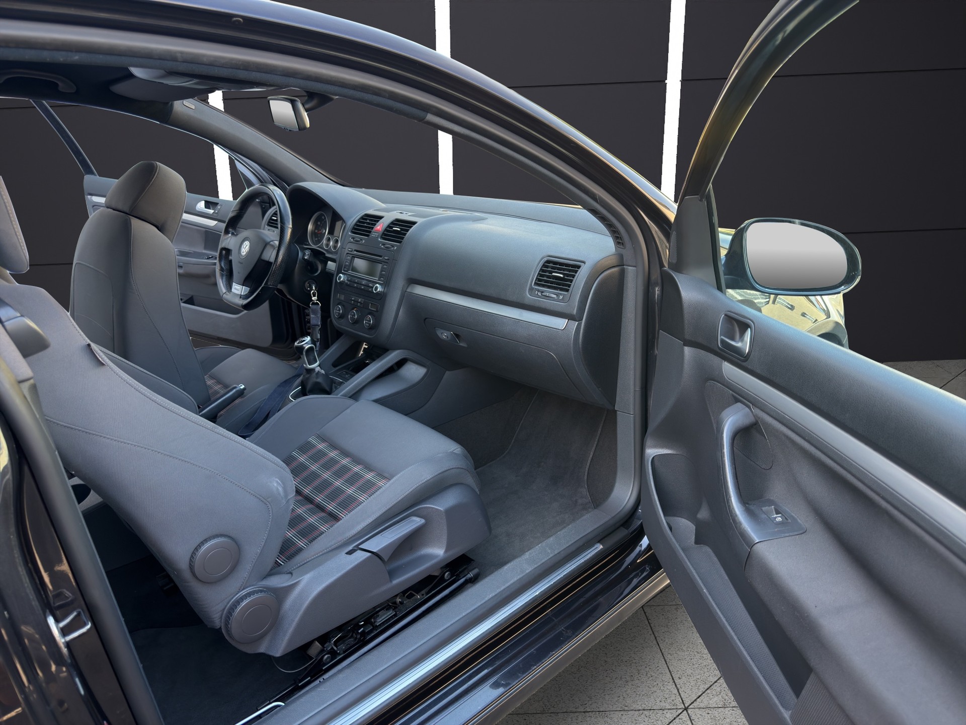 VW Golf 2.0 TFSI GTI-image-11