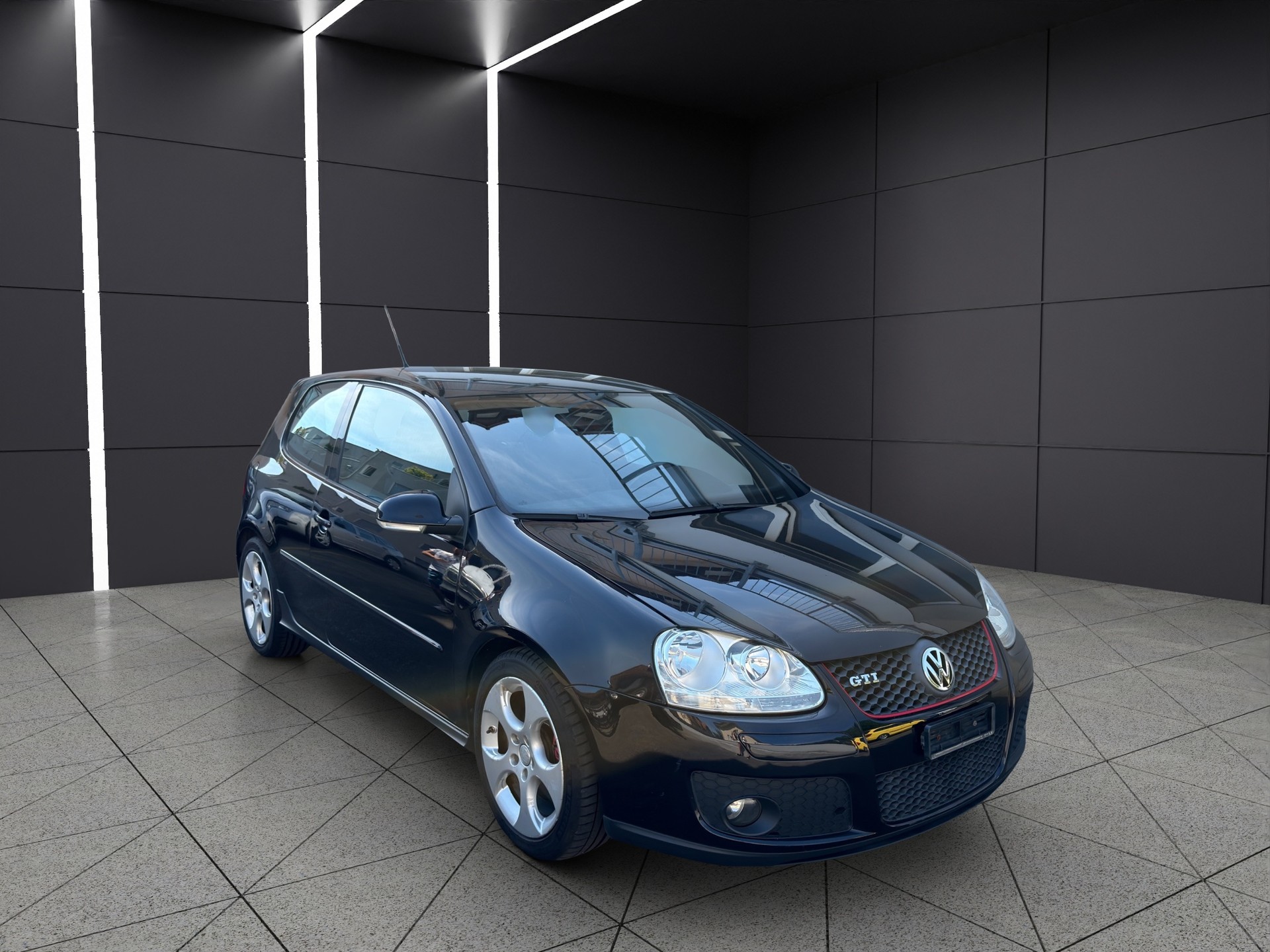 VW Golf 2.0 TFSI GTI-image-1