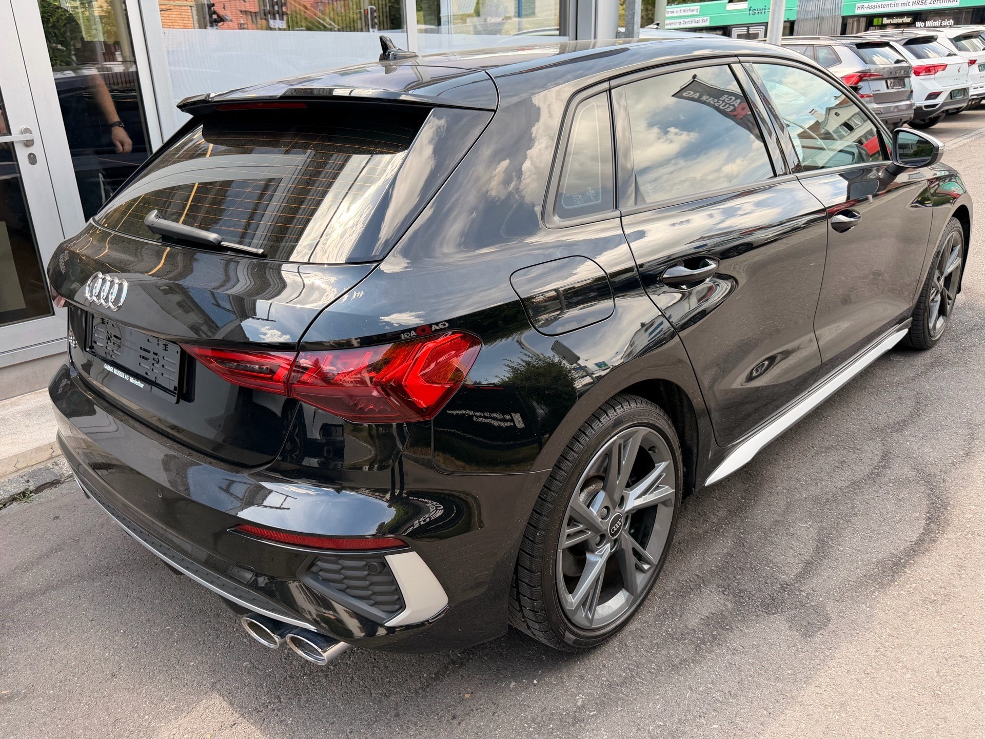 AUDI S3 Sportback 2.0 TFSI quattro *** UNSCHLAGBARER PREIS !!! ***-showroom-element-3