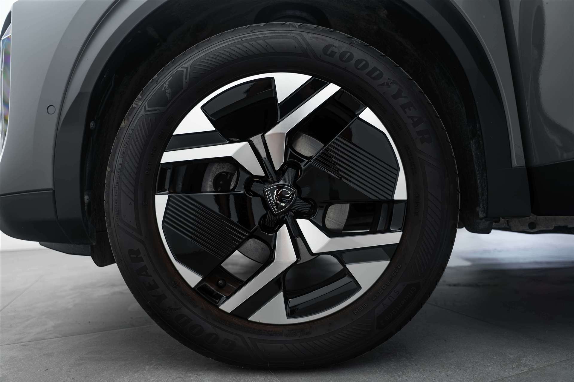 PEUGEOT 2008 1.2 PureTech GT Automat-image-4