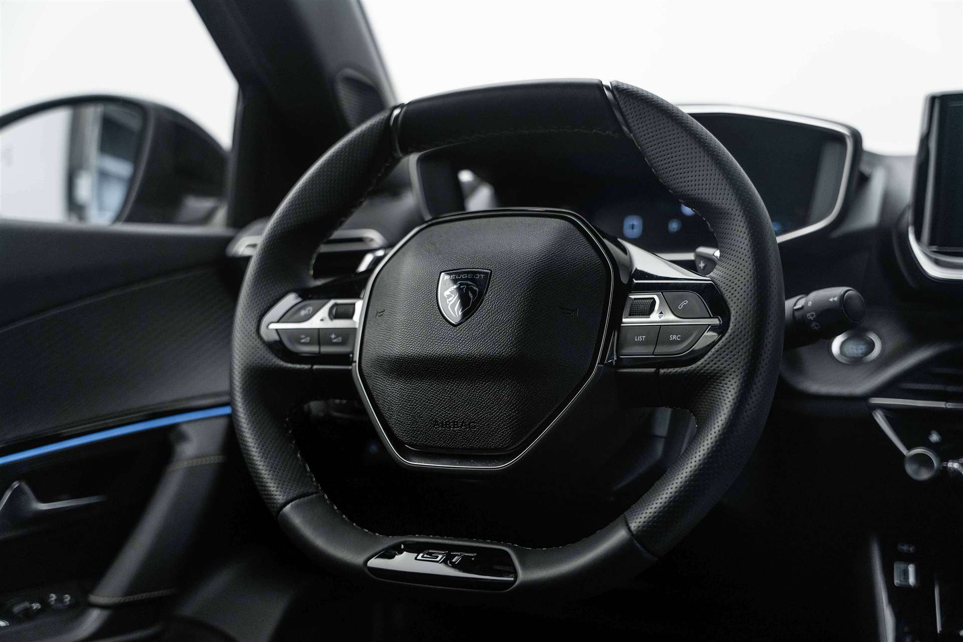 PEUGEOT 2008 1.2 PureTech GT Automat-image-10