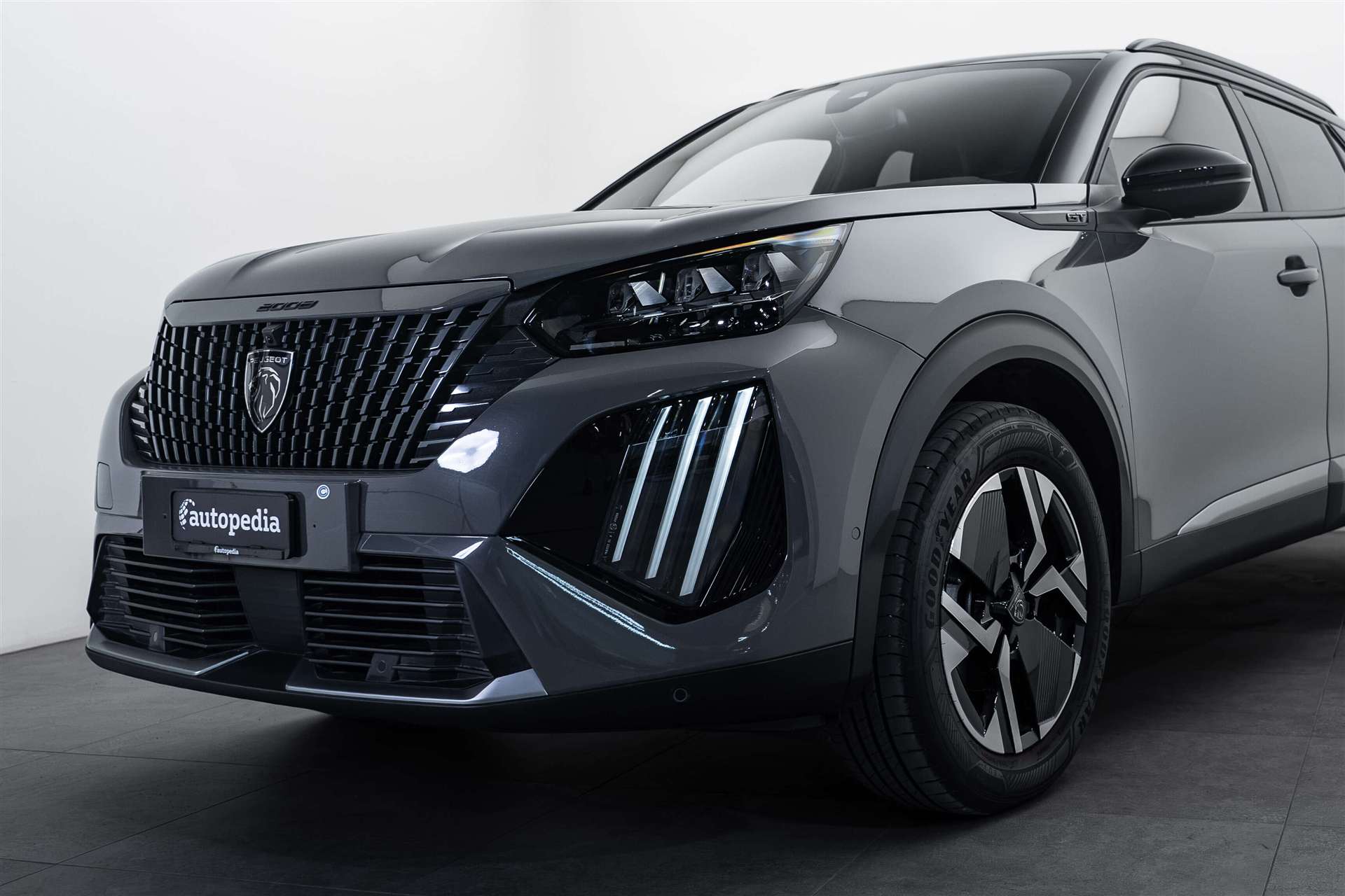 PEUGEOT 2008 1.2 PureTech GT Automat-showroom-element-1