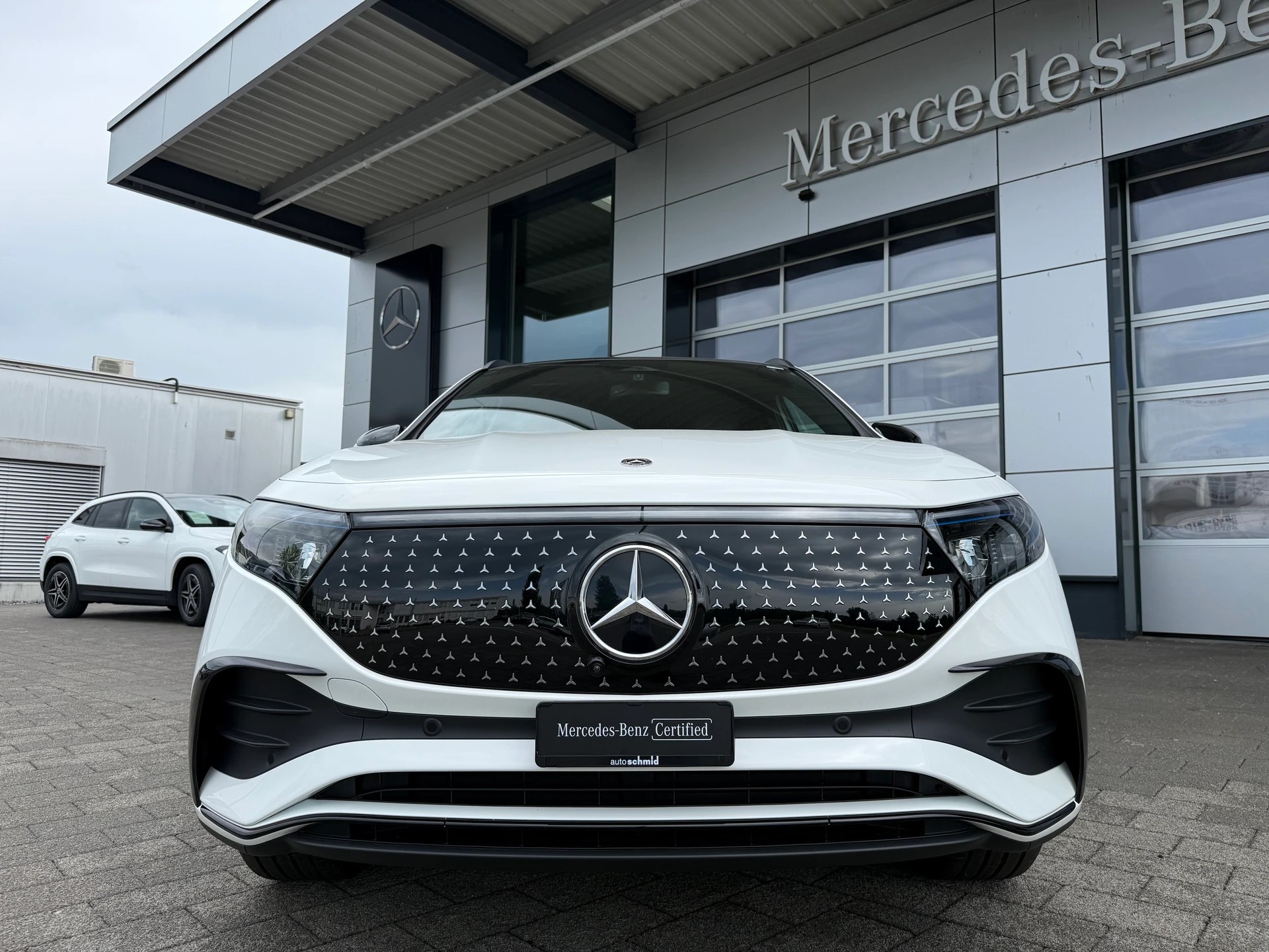 MERCEDES-BENZ EQA 350 AMG Line 4Matic Swiss Star-showroom-element-1