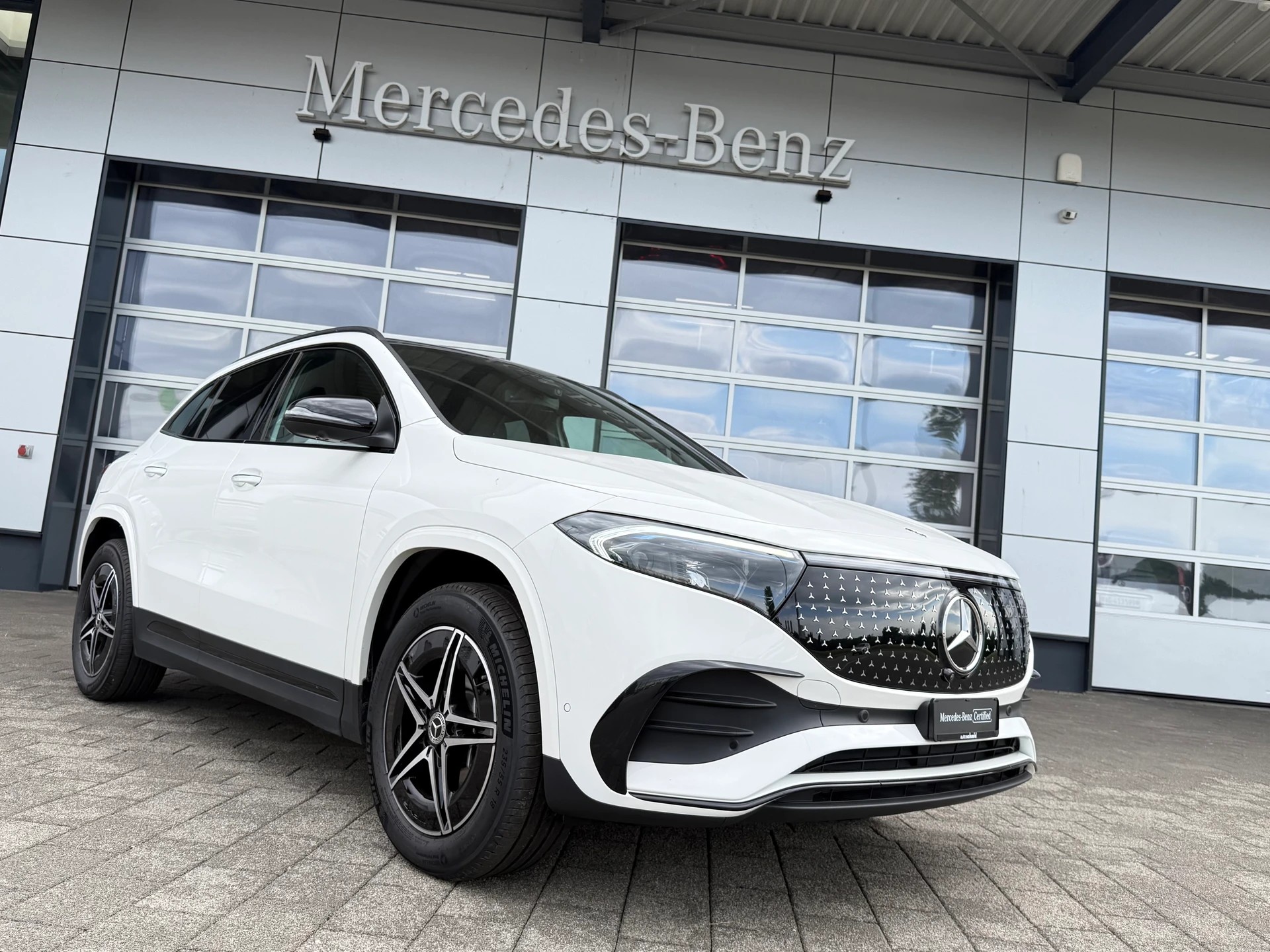 MERCEDES-BENZ EQA 350 AMG Line 4Matic Swiss Star
