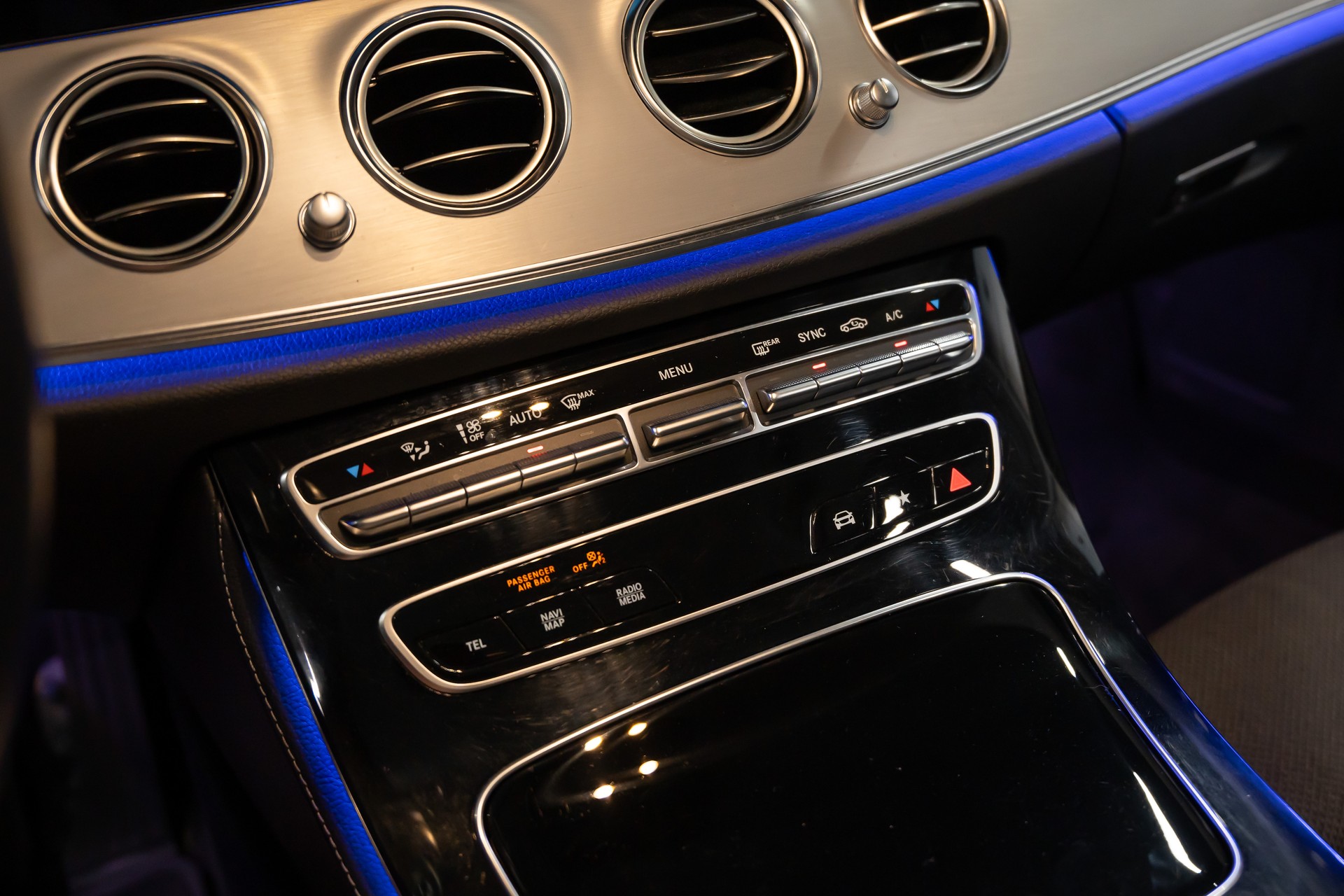 MERCEDES-BENZ E 220 d T Avantgarde 9G-Tronic / Sitzheizung / Rückfahrkamera / Assistenzsysteme uvm..-image-14