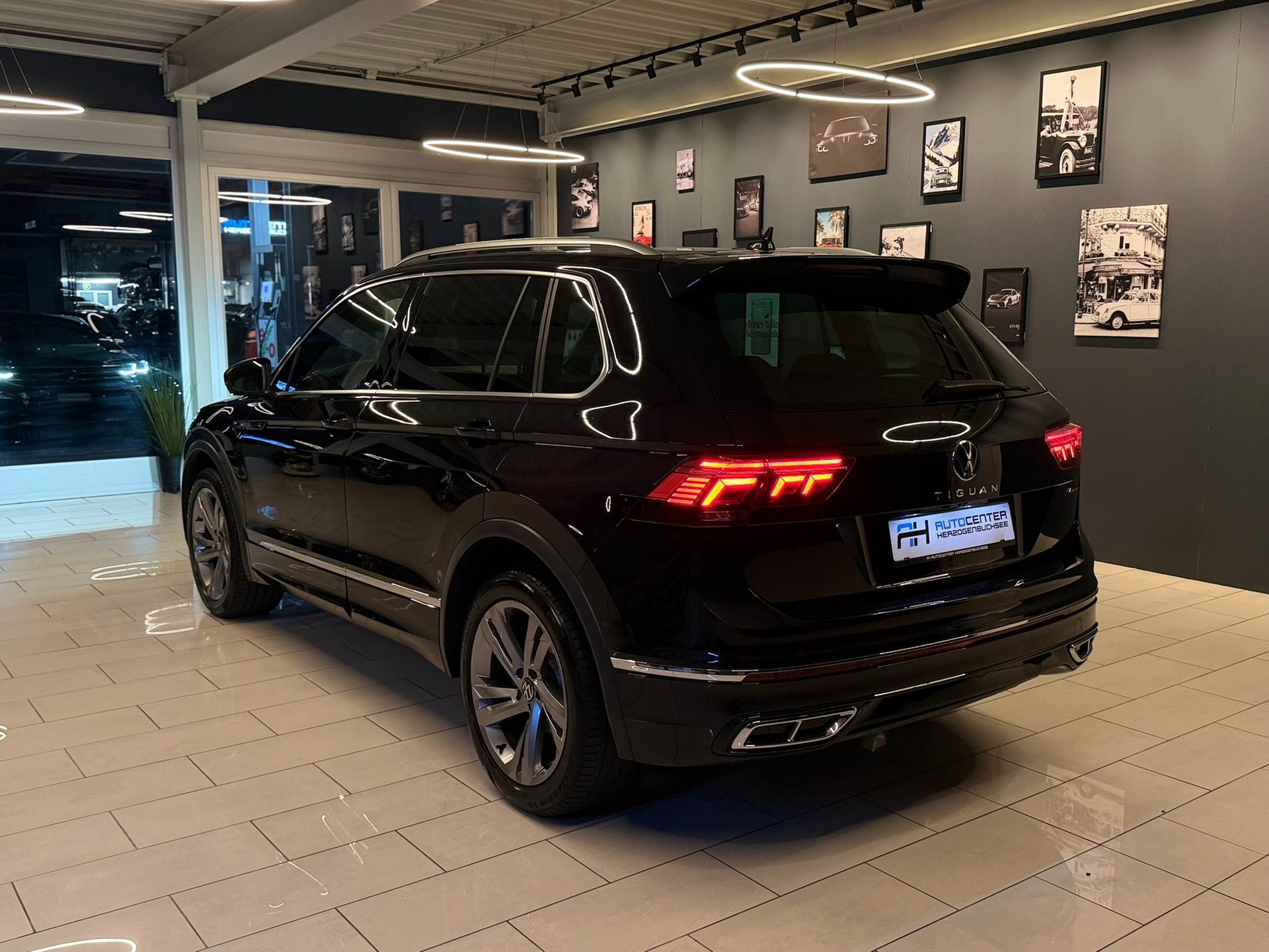 VW Tiguan 2.0TSI R-Line 4Motion DSG-image-4