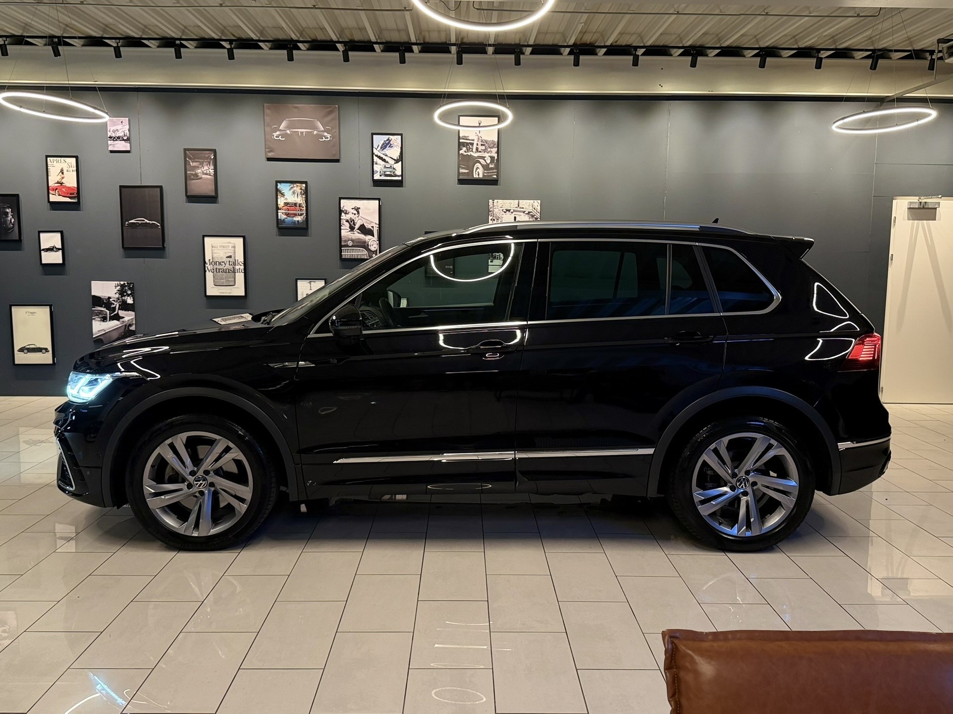 VW Tiguan 2.0TSI R-Line 4Motion DSG-showroom-element-3