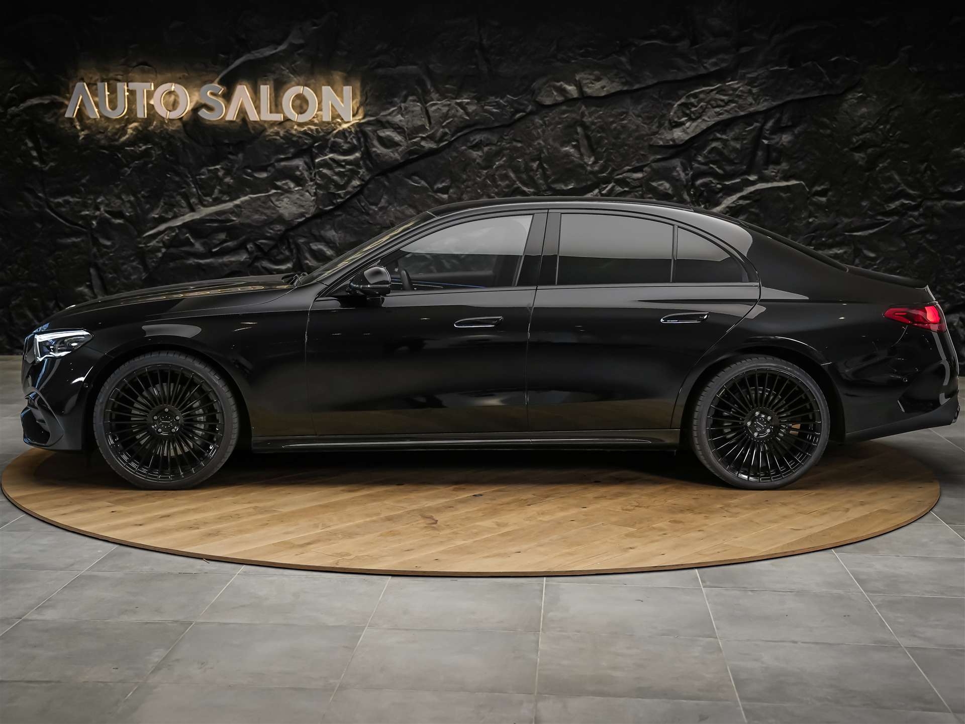 MERCEDES-BENZ E 220 d 4Matic 9G-Tronic *Werksgarantie*Superscreen*Burmester Soundsystem*360° Kamera*-showroom-element-1